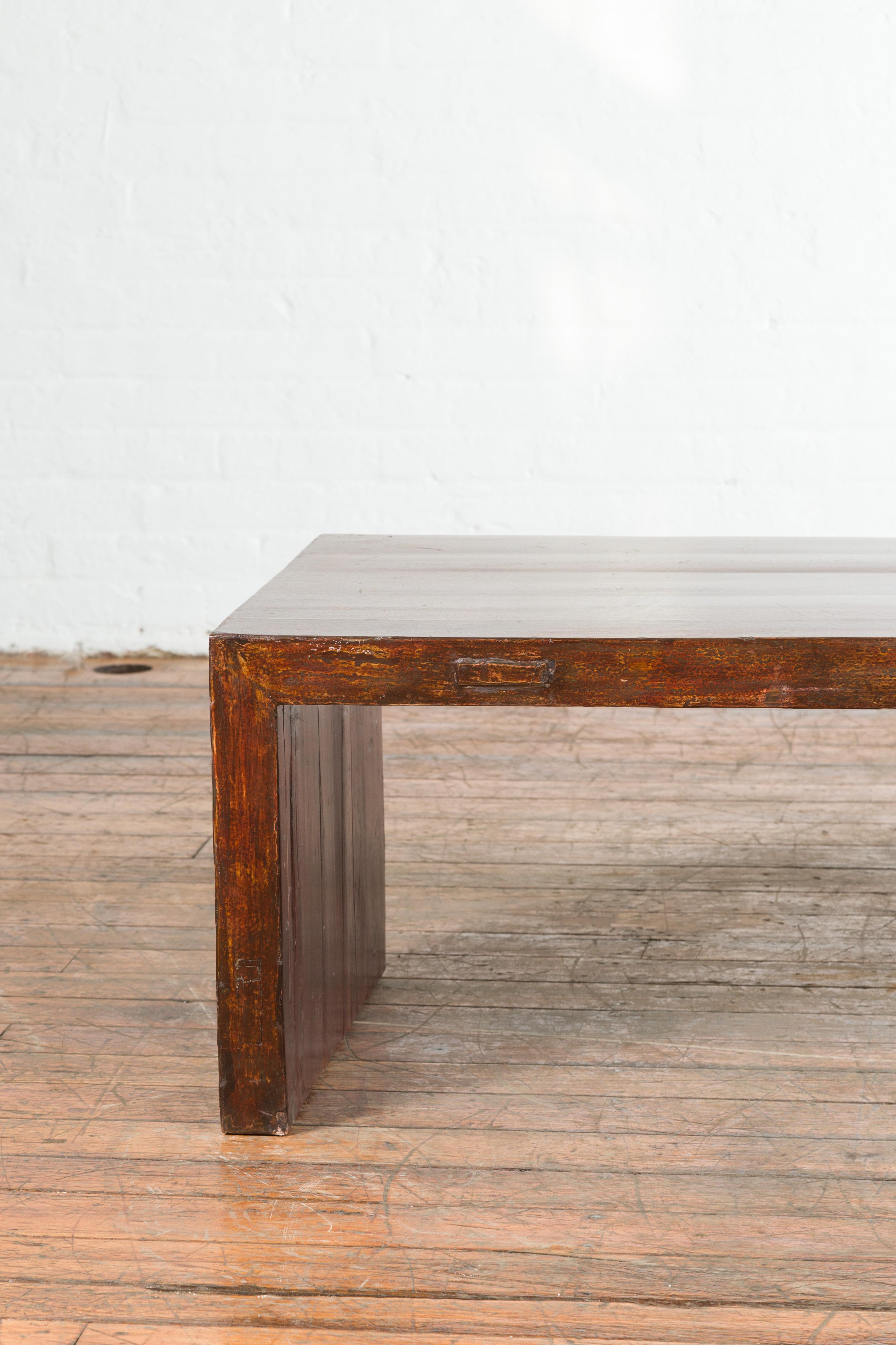 Indian 19th Century Low Altar Table with Underglaze Snake Skin Pattern In Good Condition For Sale In Yonkers, NY