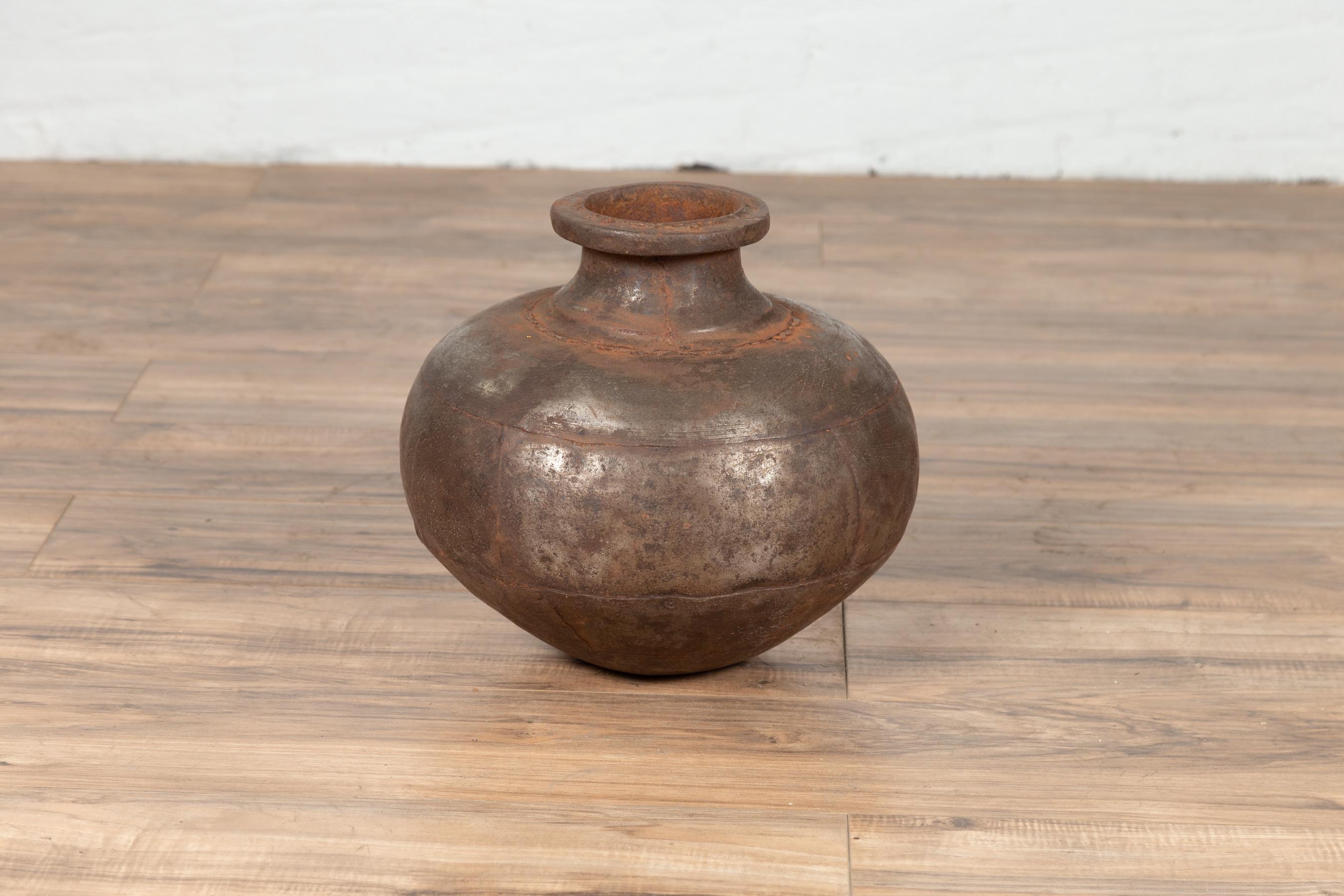 Indian 19th Century Metal Water Jug with Generous Belly and Protruding Lip For Sale 7