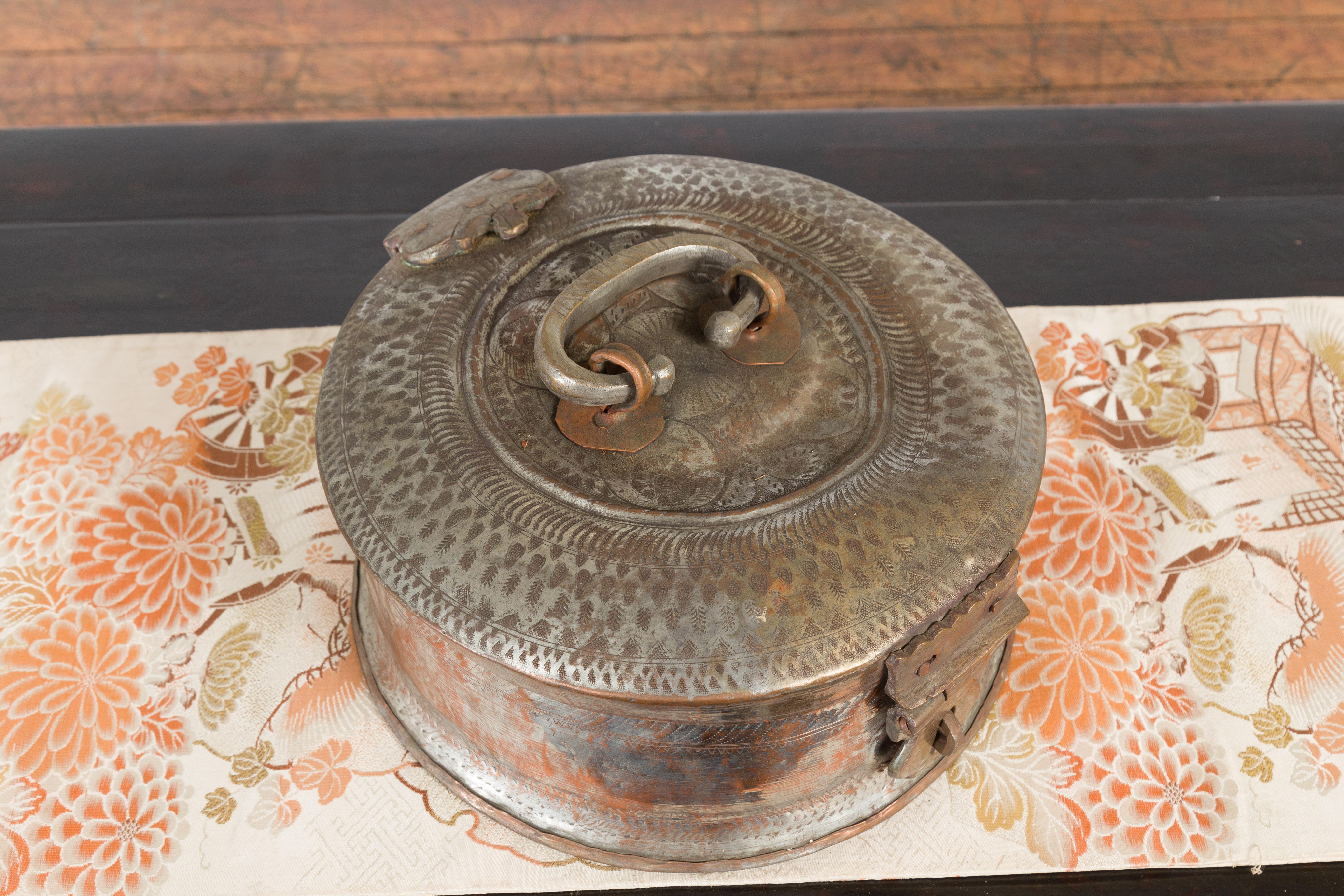 Indian 19th Century Round Silver Plated Copper Box with Incised Motifs In Good Condition In Yonkers, NY