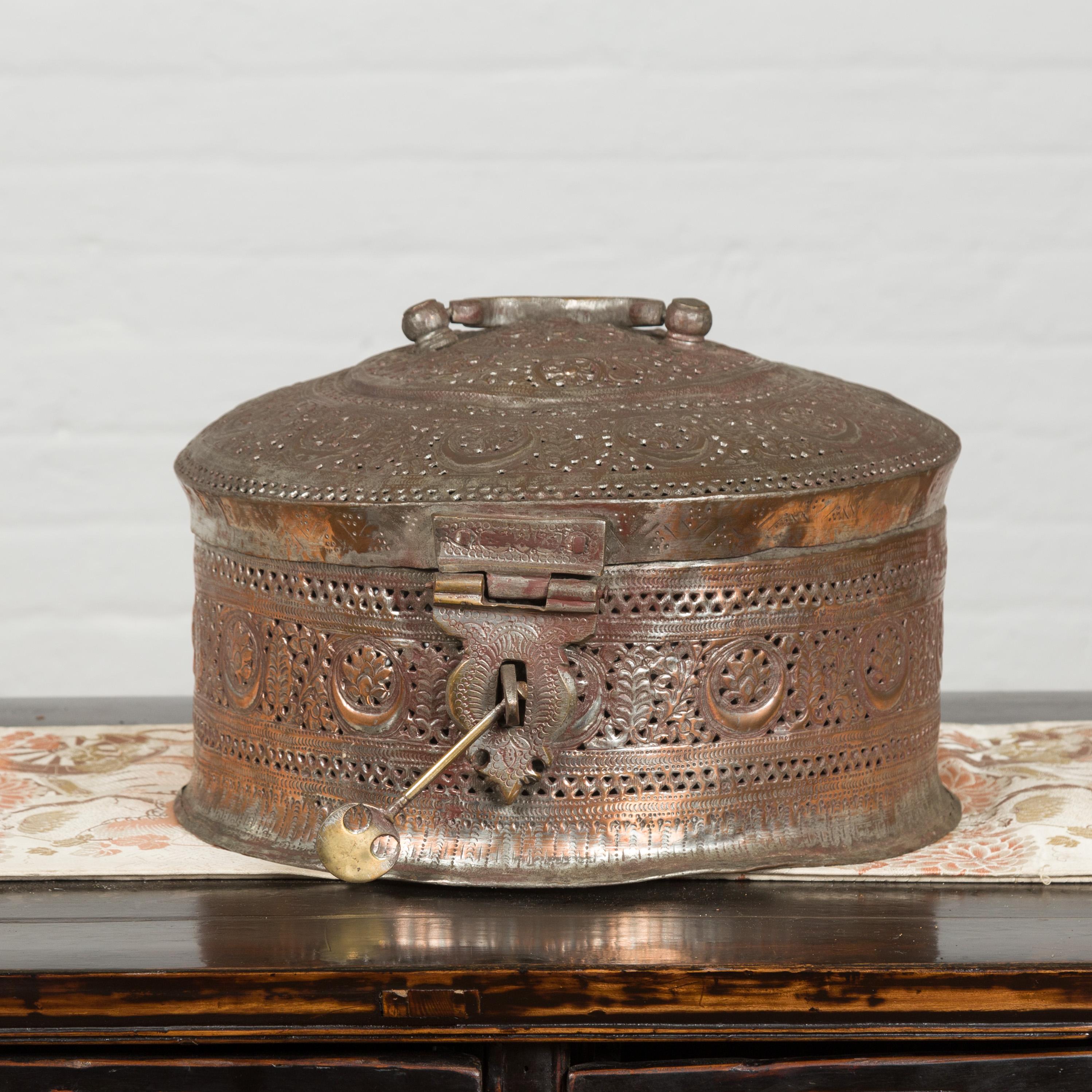 An Indian silver plated metal box from the 19th century with pierced foliage motifs. Created in India during the 19th century, this silver plated metal box attracts our attention with its circular pierced body adorned with an abundance of foliage