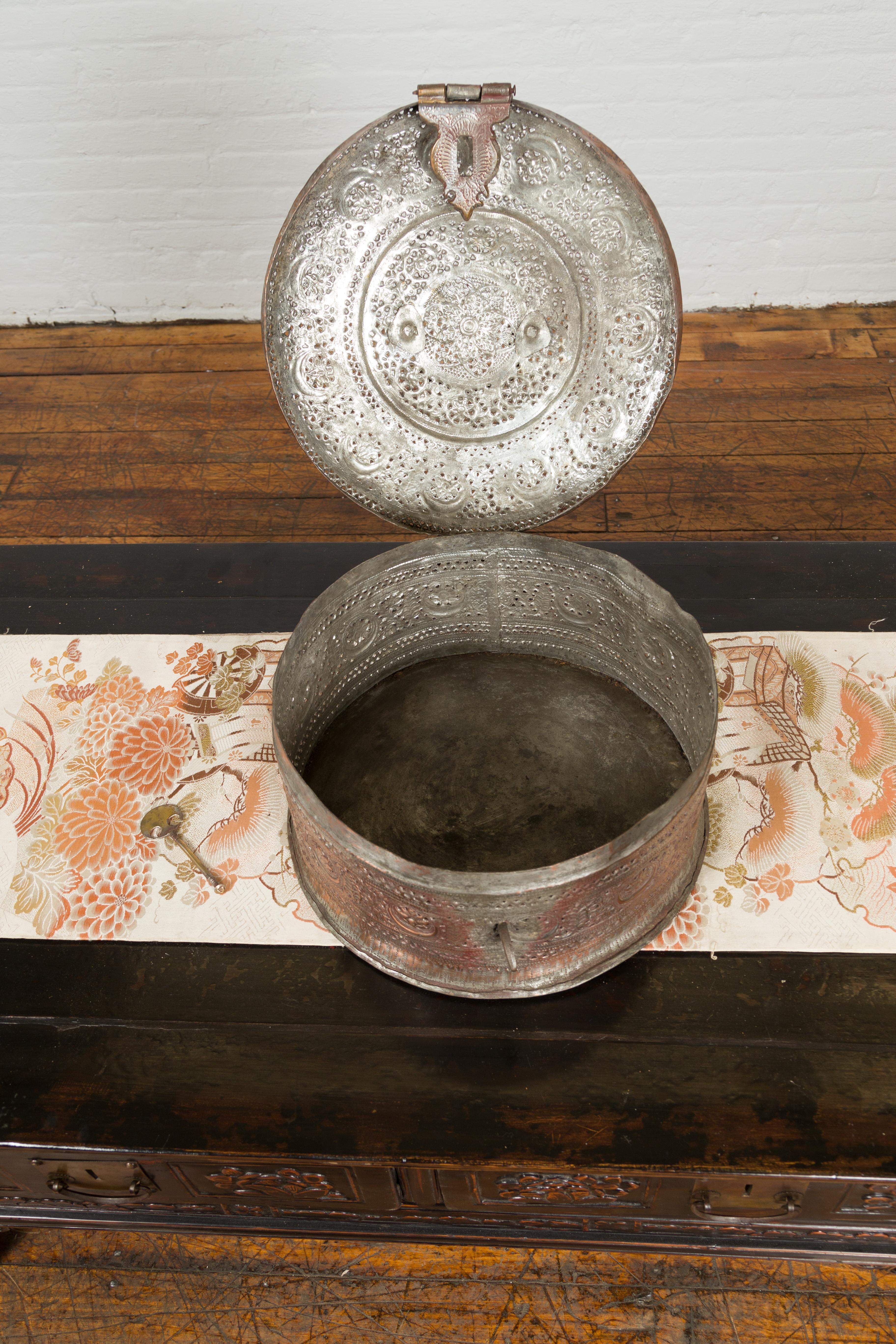 Indian 19th Century Round Silver Plated Metal Box with Pierced Foliage Motifs For Sale 1
