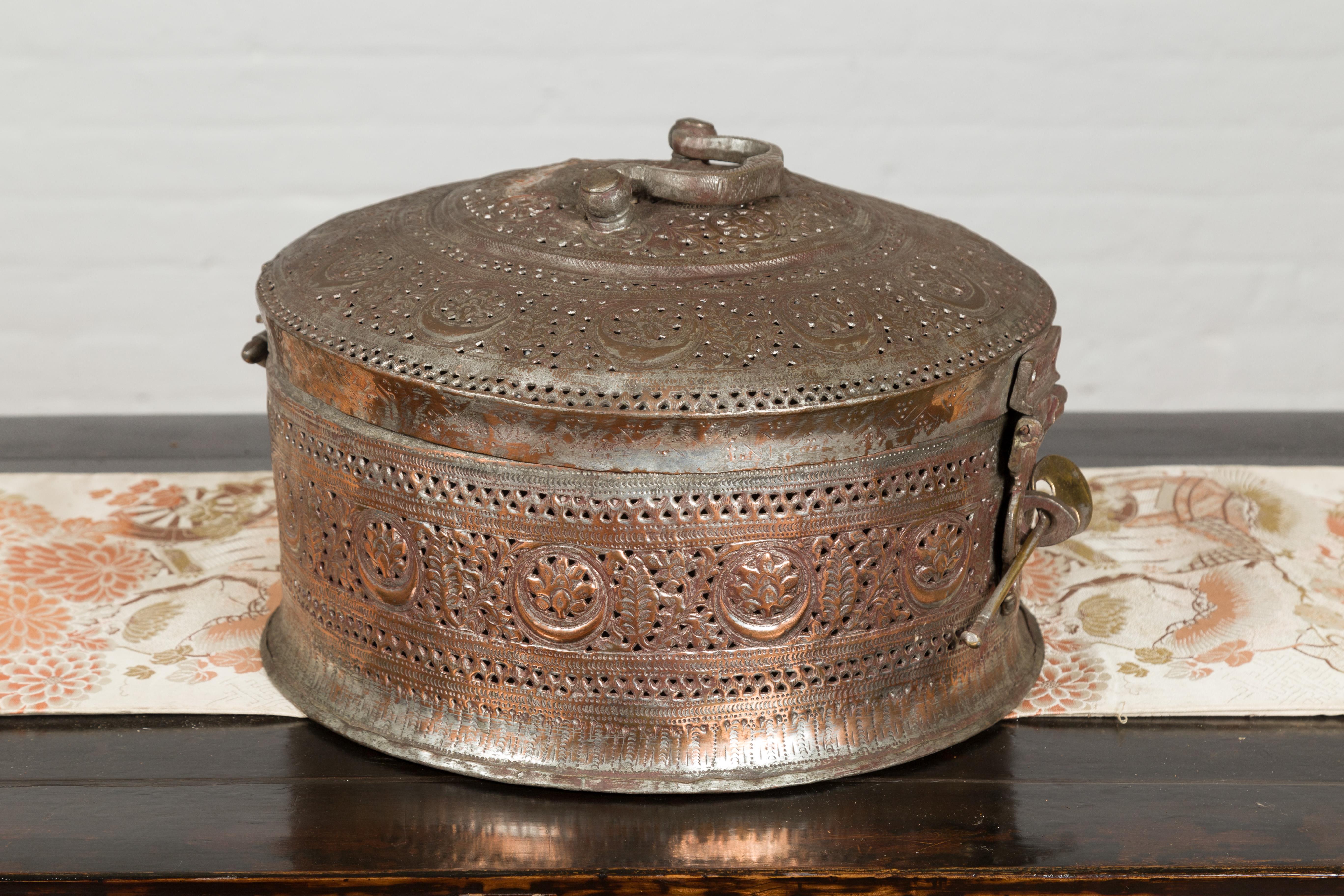 Indian 19th Century Round Silver Plated Metal Box with Pierced Foliage Motifs For Sale 3