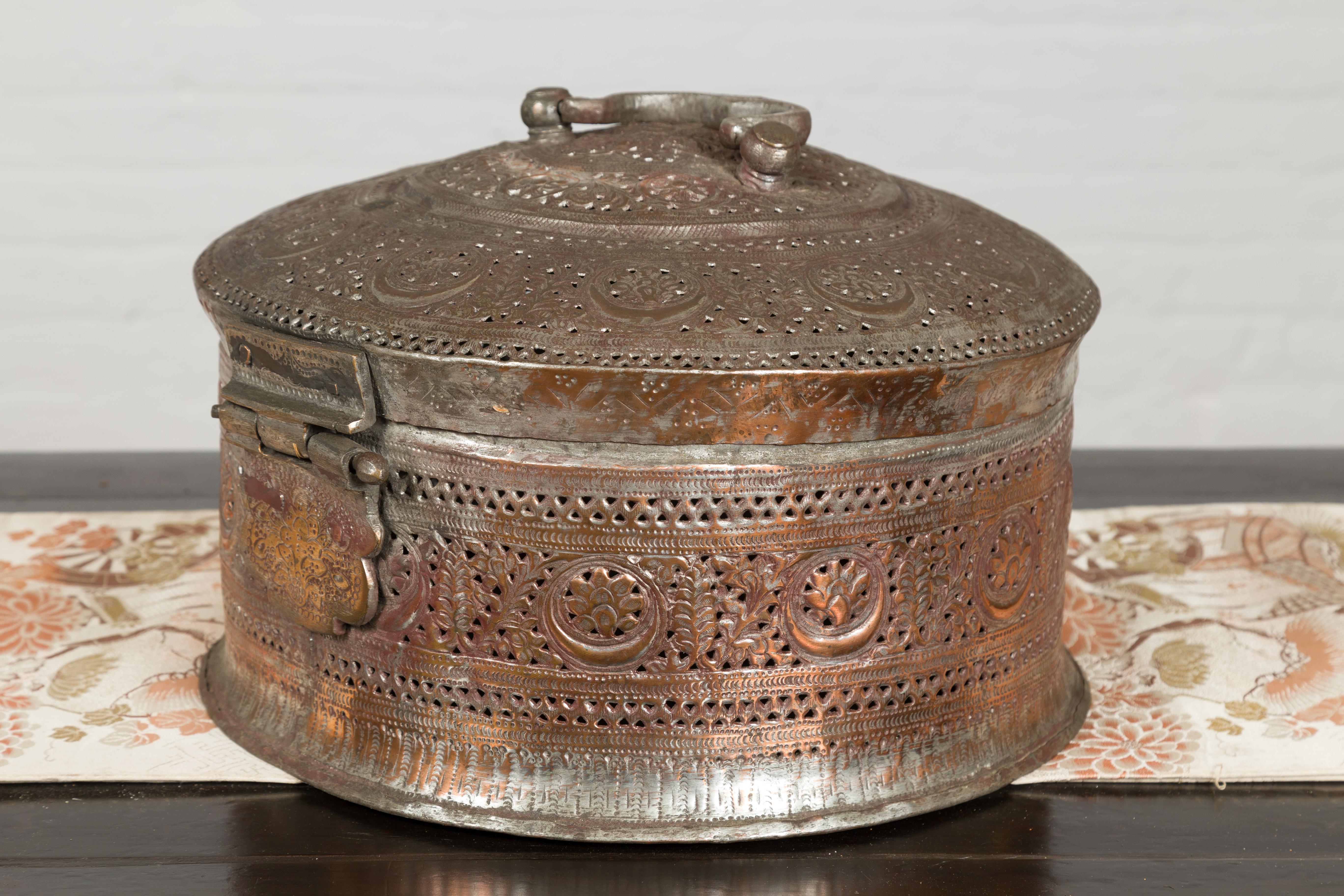 Indian 19th Century Round Silver Plated Metal Box with Pierced Foliage Motifs For Sale 4