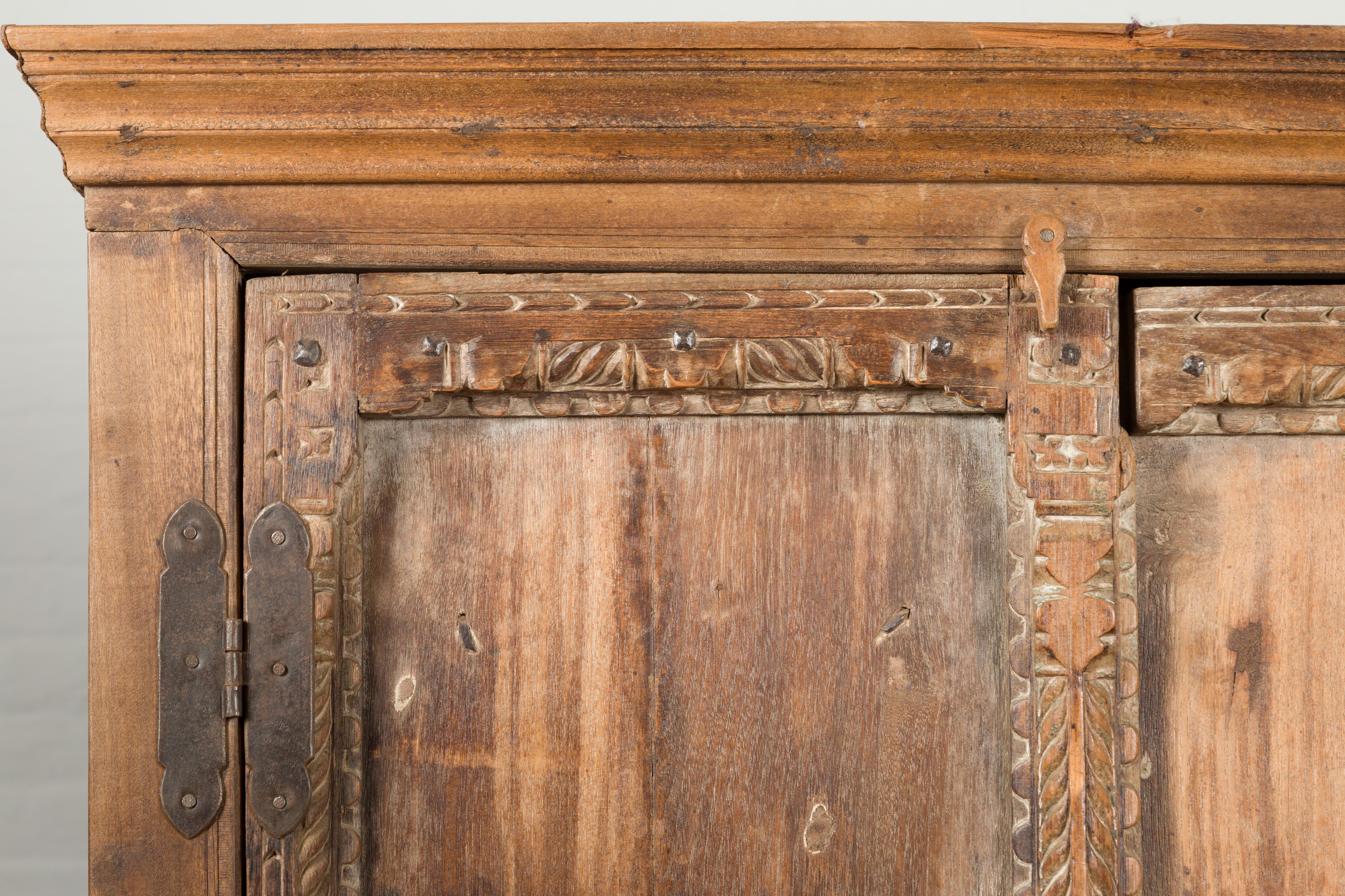 Indian 19th Century Sheesham Gujarat Cabinet with Carved Doors and Iron Accents 4