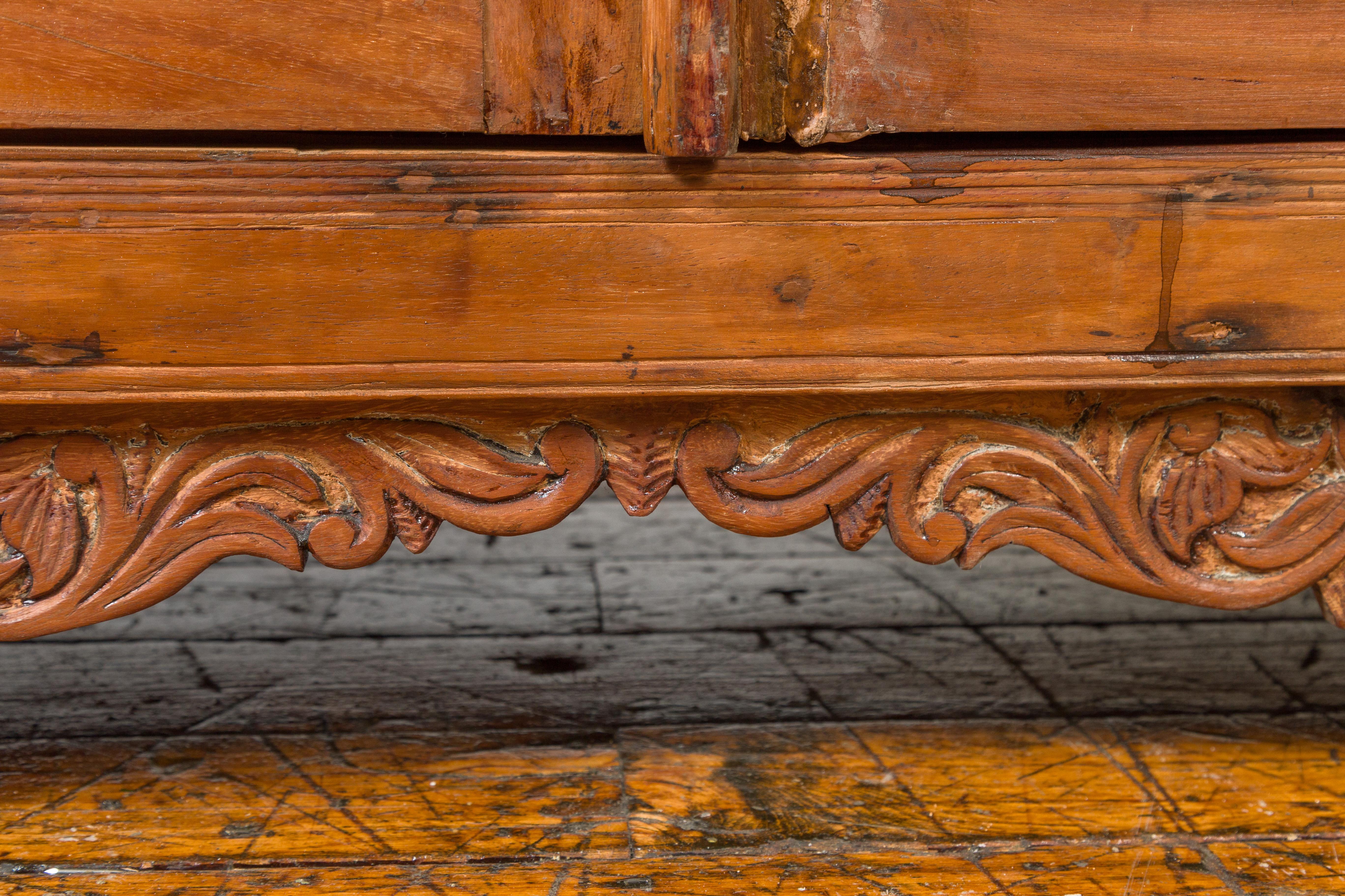 Indian 19th Century Tall Cabinet with Carved Scrolling Foliage and Beaded Motifs For Sale 5