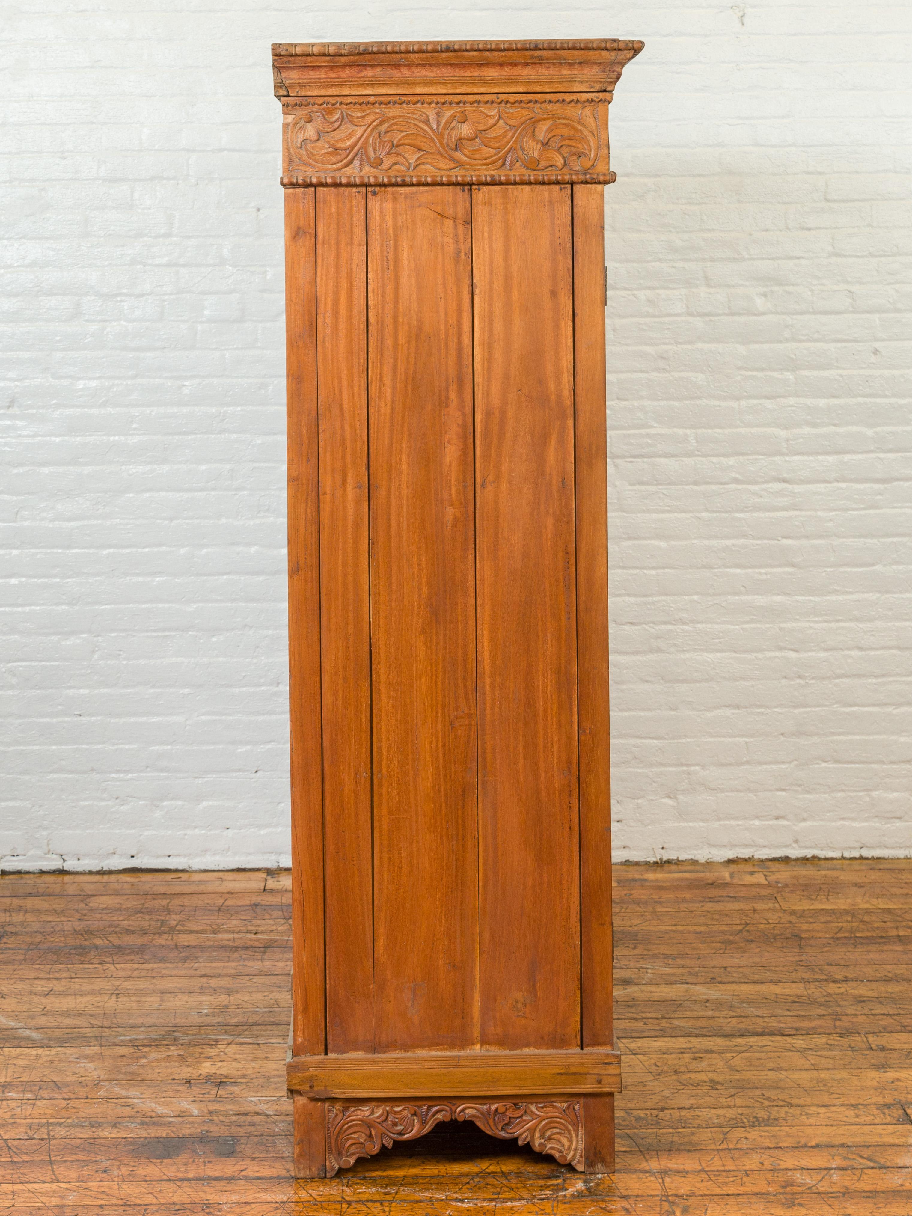 Indian 19th Century Tall Cabinet with Carved Scrolling Foliage and Beaded Motifs For Sale 7