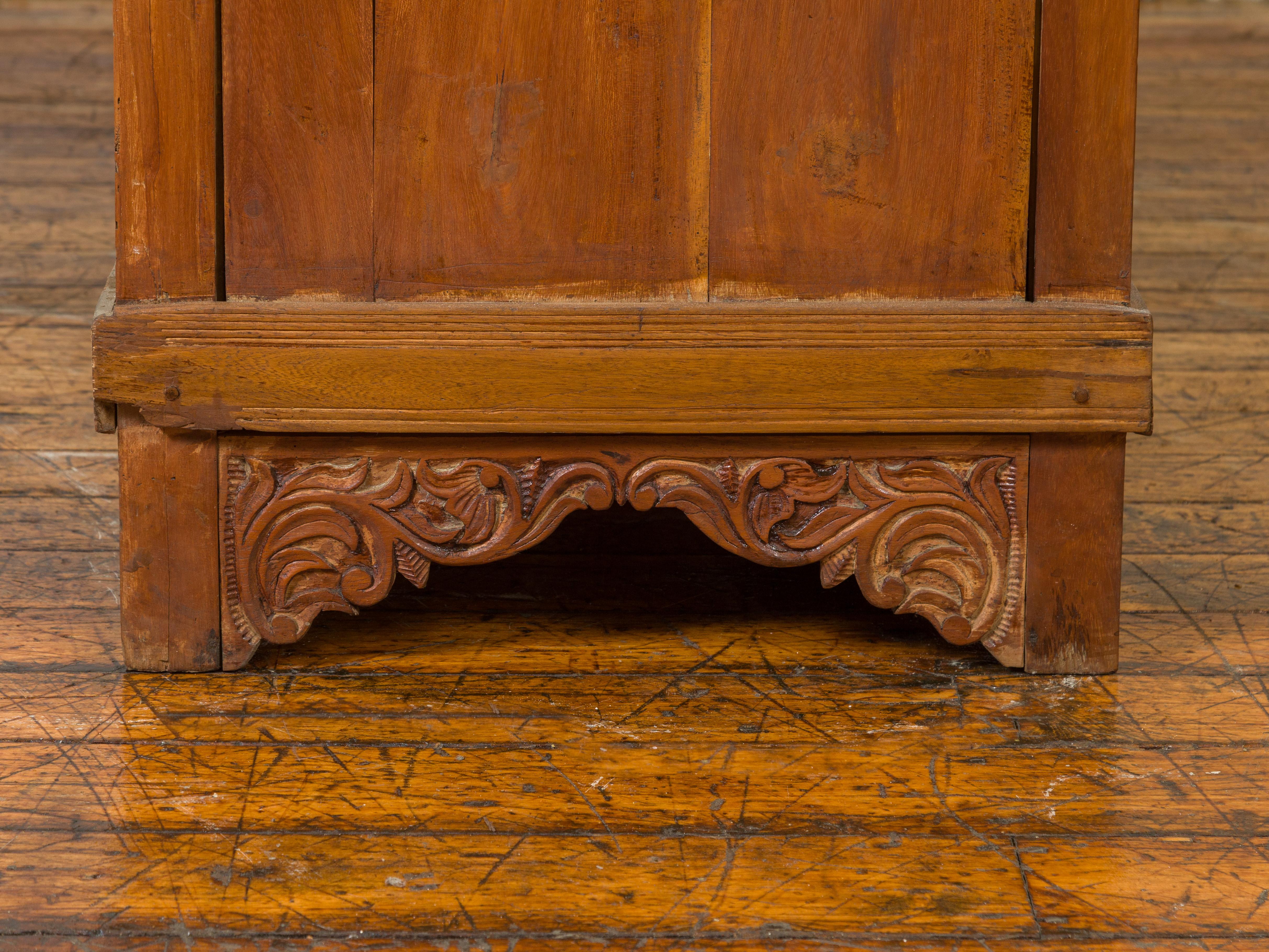 Indian 19th Century Tall Cabinet with Carved Scrolling Foliage and Beaded Motifs For Sale 8