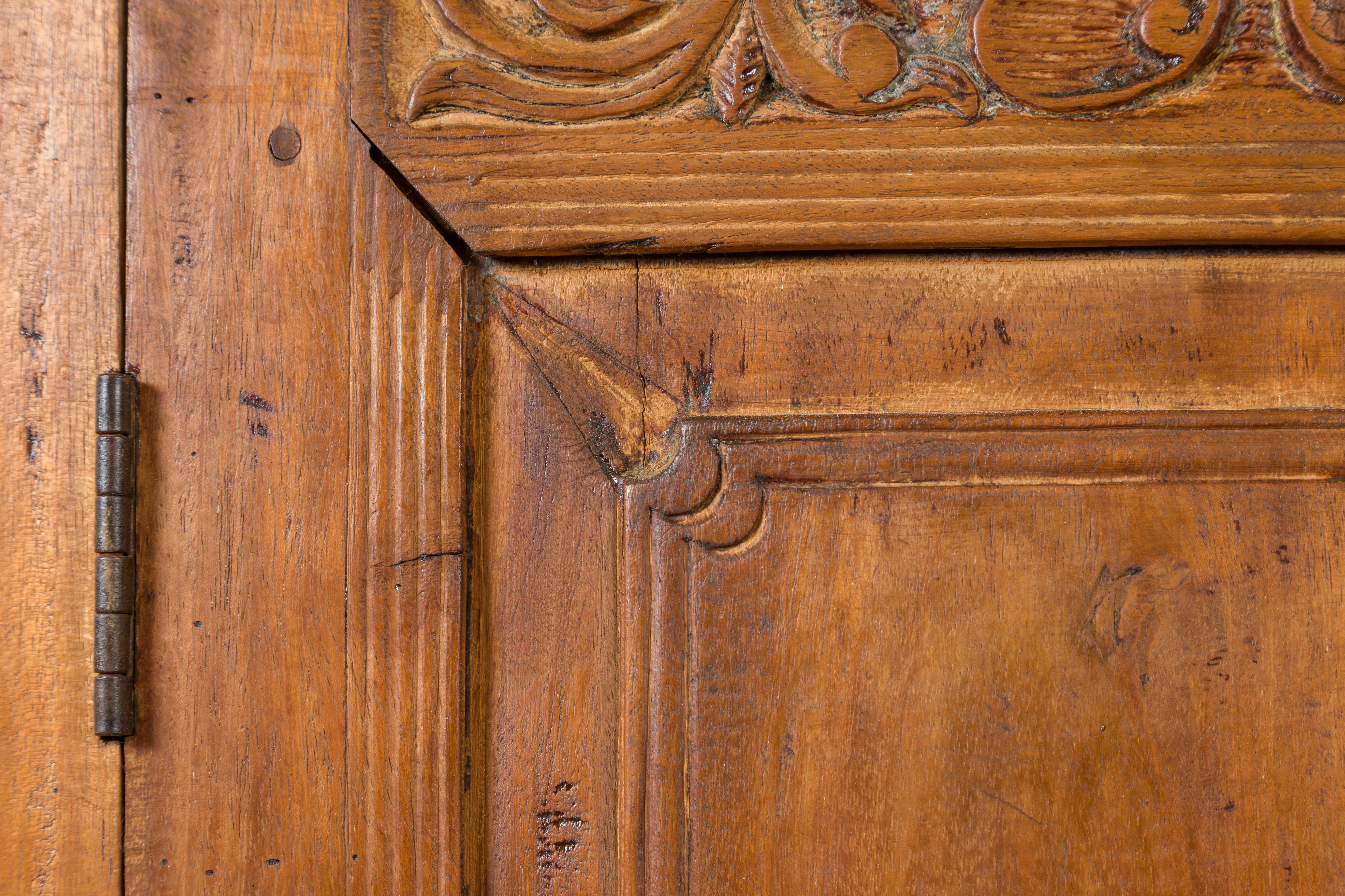 Indian 19th Century Tall Cabinet with Carved Scrolling Foliage and Beaded Motifs For Sale 2