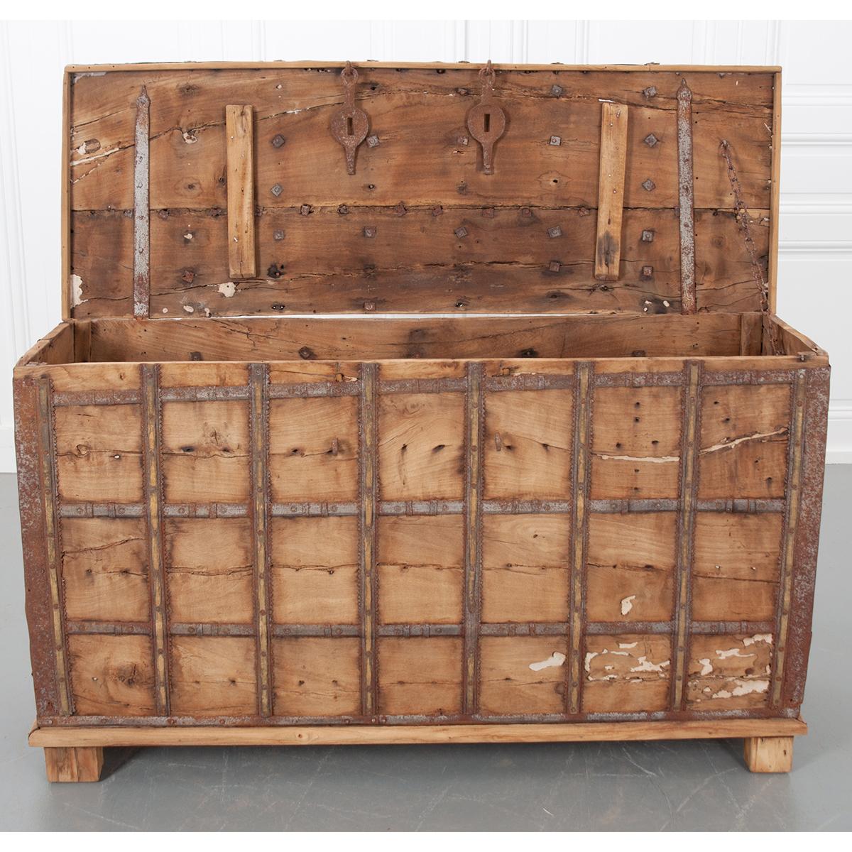 Indian 19th Century Teak and Iron-Bound Trunk For Sale 3