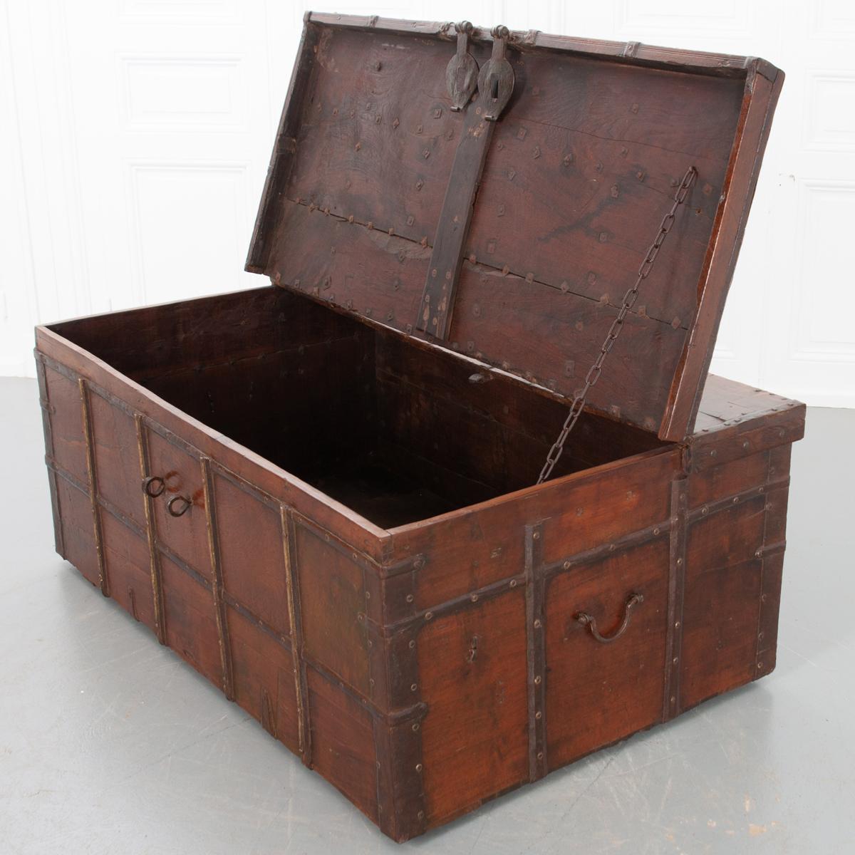 Indian 19th Century Teak and Iron-Bound Trunk For Sale 4
