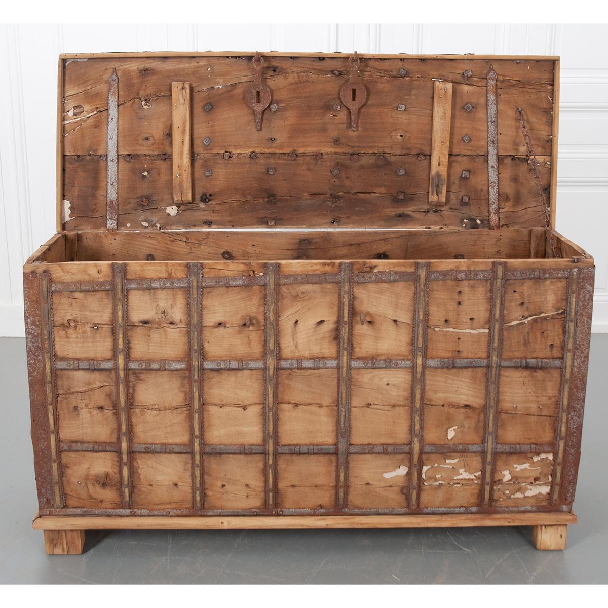 Indian 19th Century Teak and Iron-Bound Trunk For Sale 4