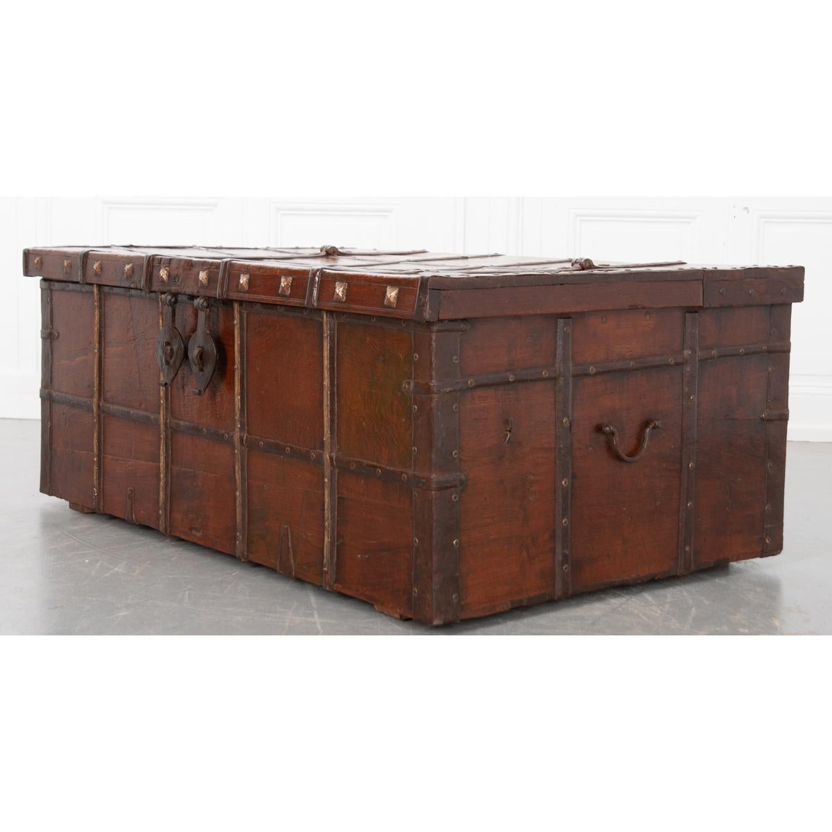 Indian 19th Century Teak and Iron-Bound Trunk For Sale 5