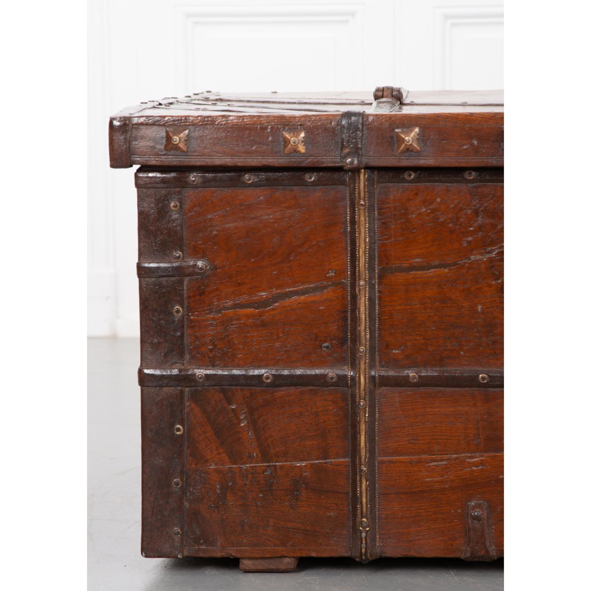 Teak Baule indiano in teak e ferro del XIX secolo in vendita