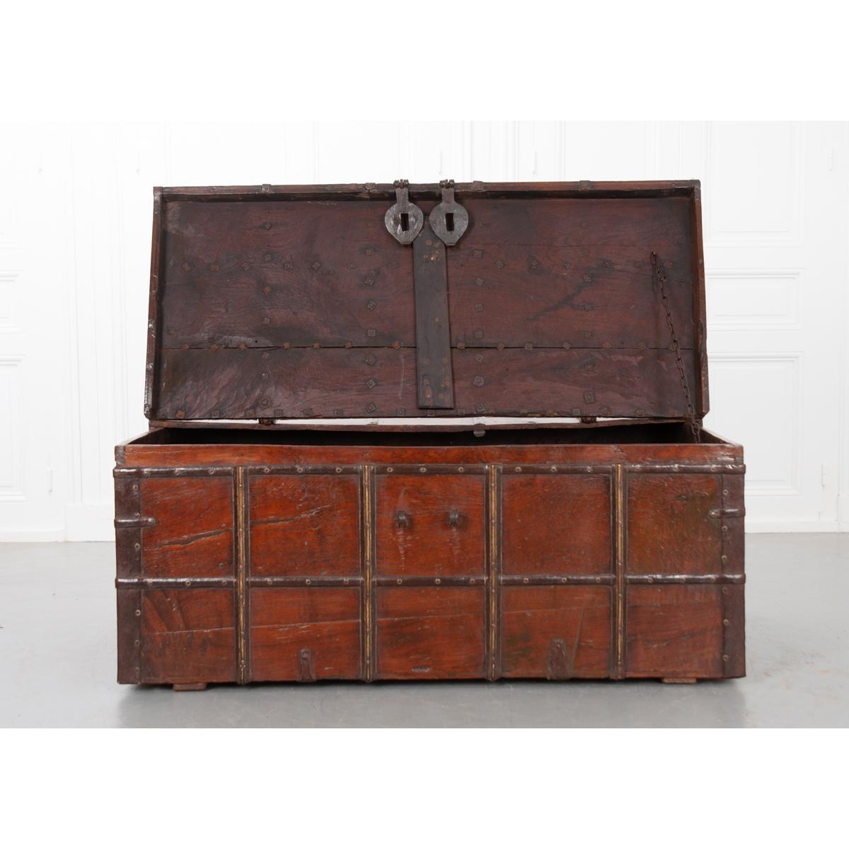 Indian 19th Century Teak and Iron-Bound Trunk For Sale 3