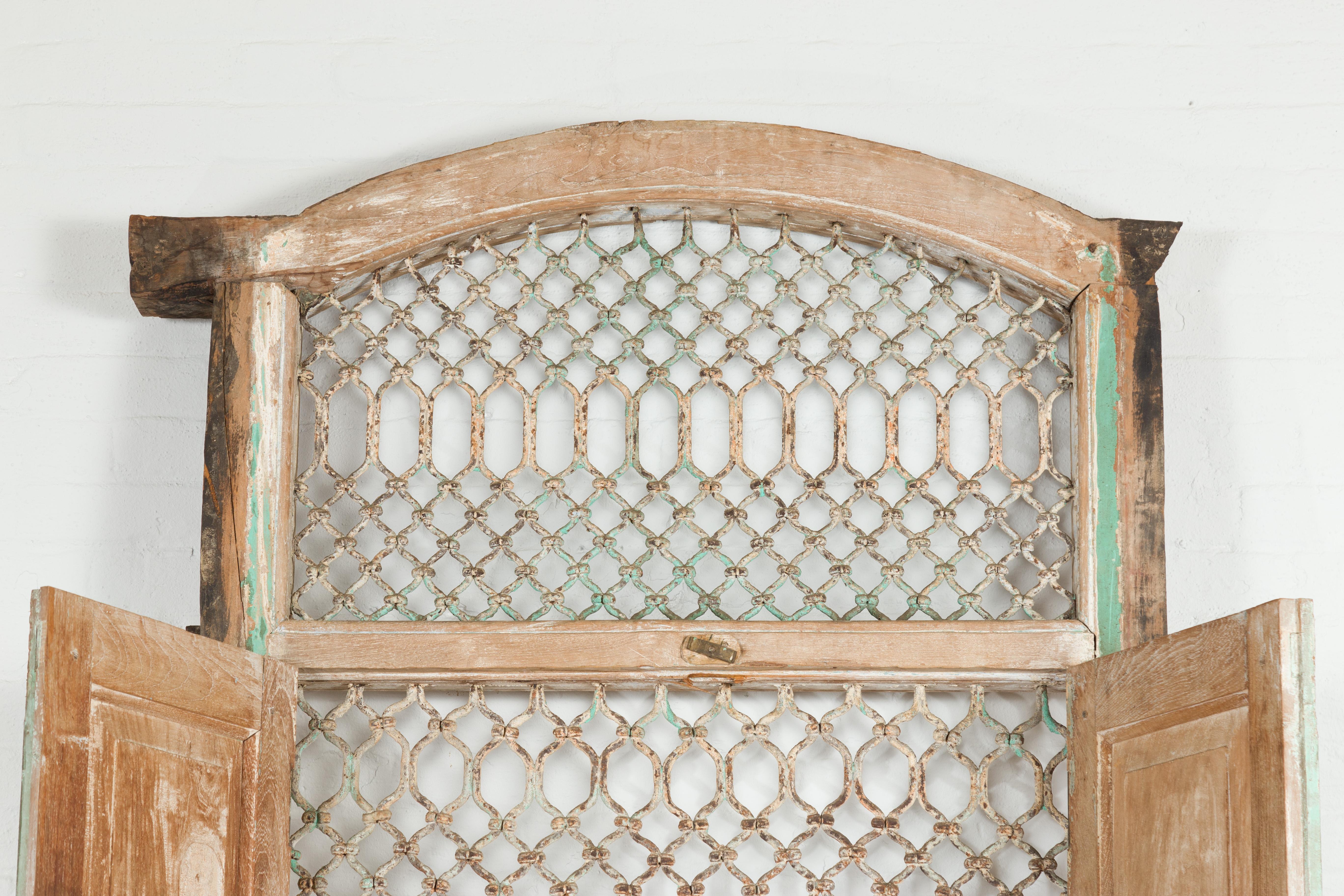 Indian 1900s Wood and Grate Window with Green Paint and Distressed Patina For Sale 5