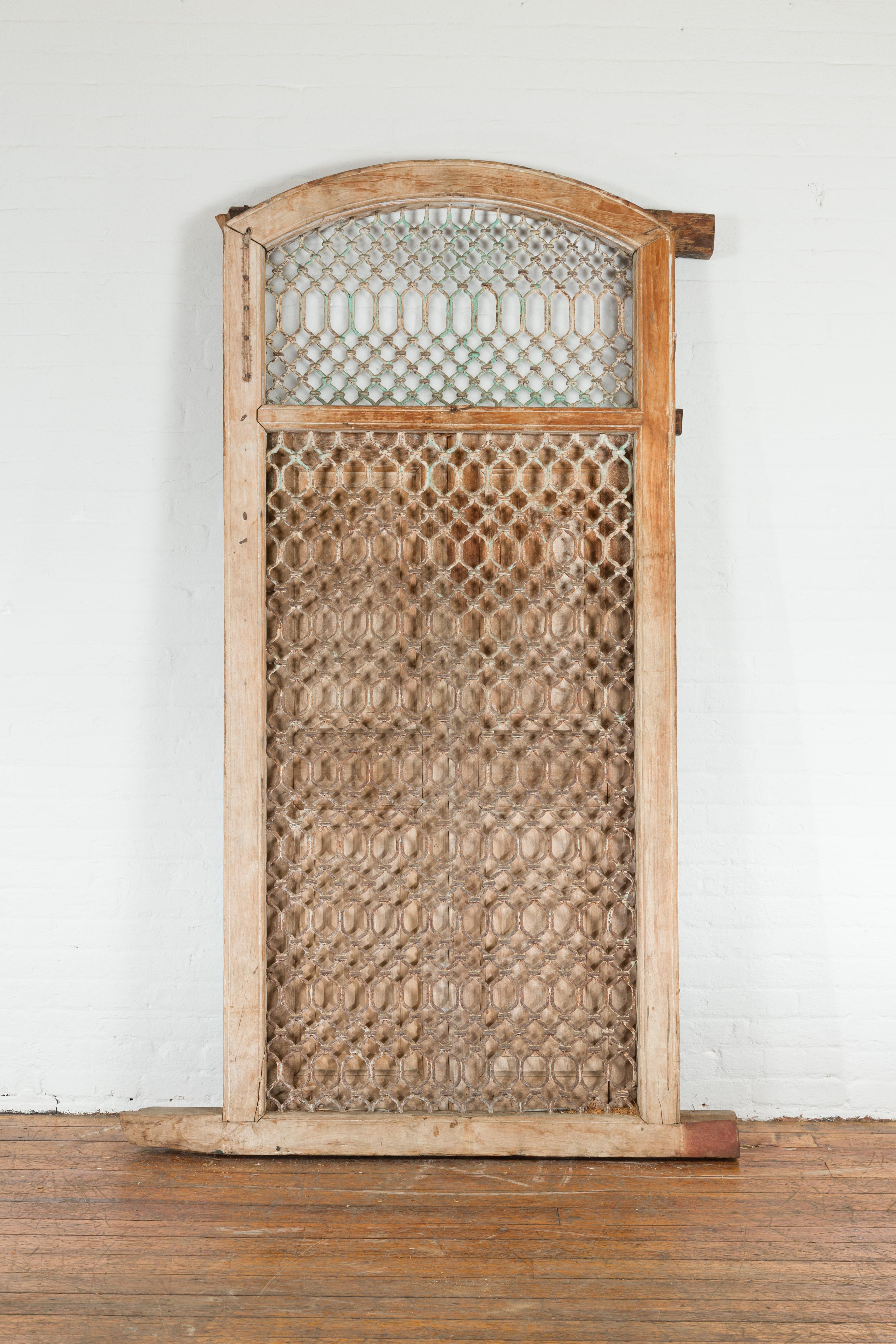 Indian 1900s Wood and Grate Window with Green Paint and Distressed Patina For Sale 8