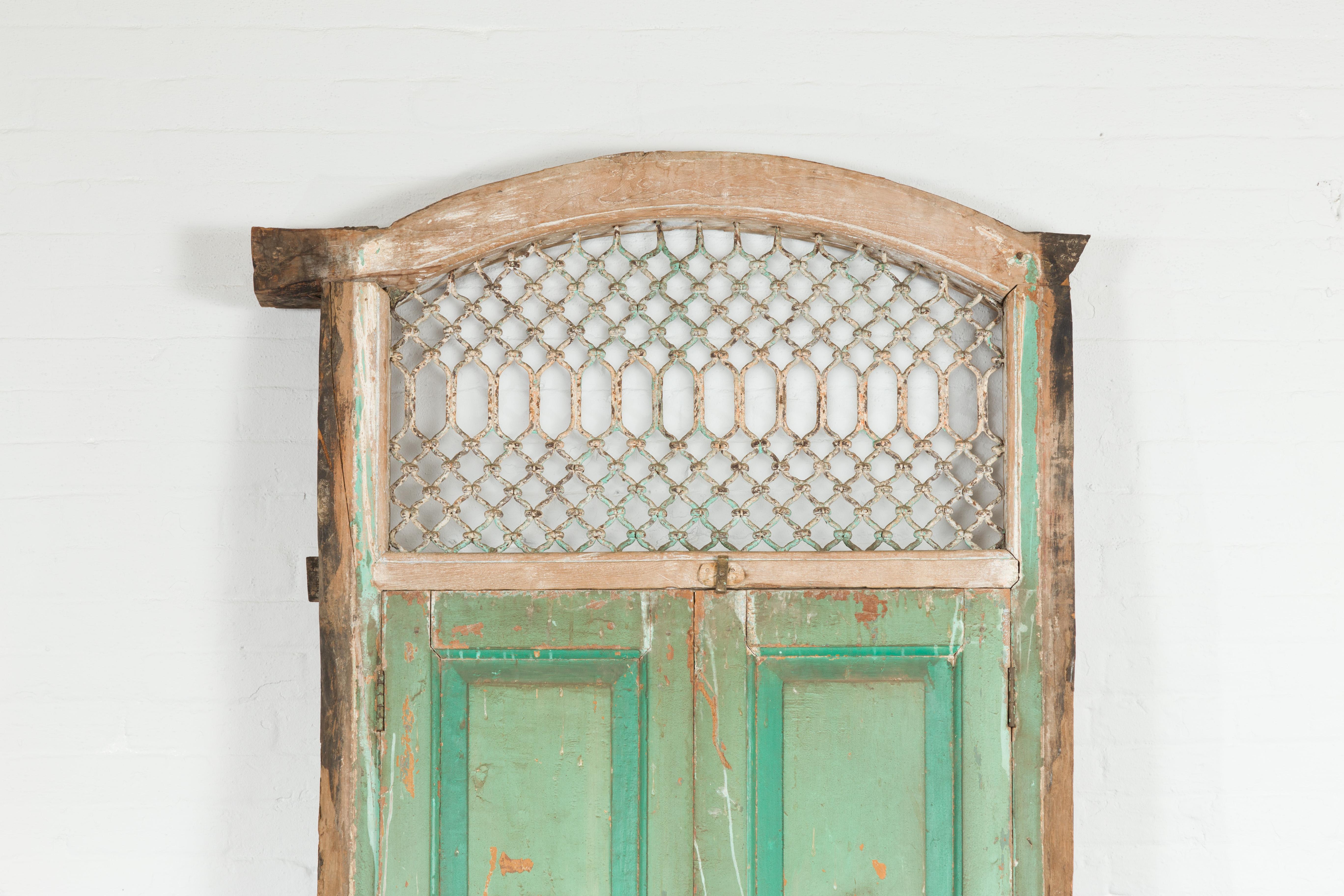 Painted Indian 1900s Wood and Grate Window with Green Paint and Distressed Patina For Sale