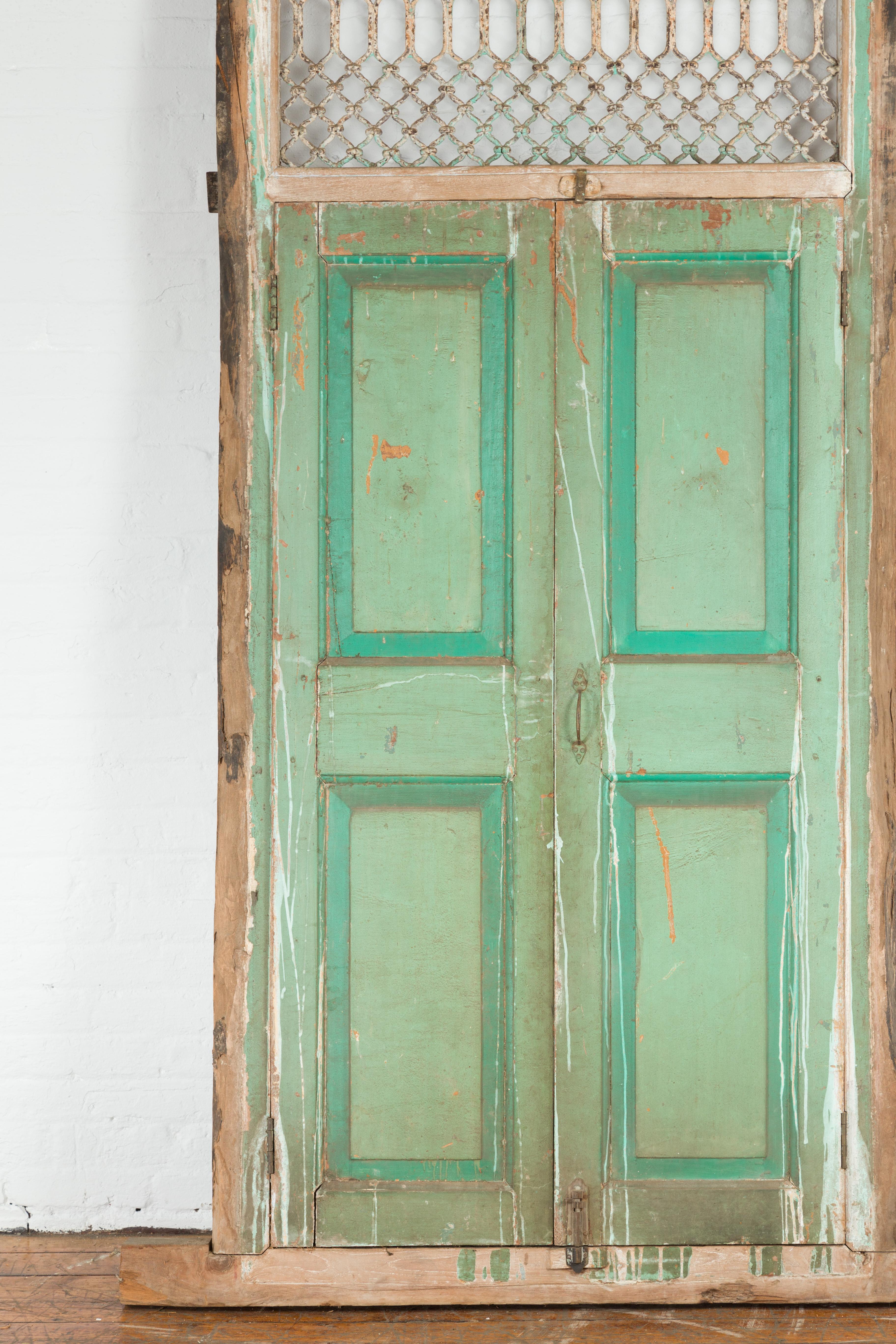 Indian 1900s Wood and Grate Window with Green Paint and Distressed Patina In Good Condition For Sale In Yonkers, NY