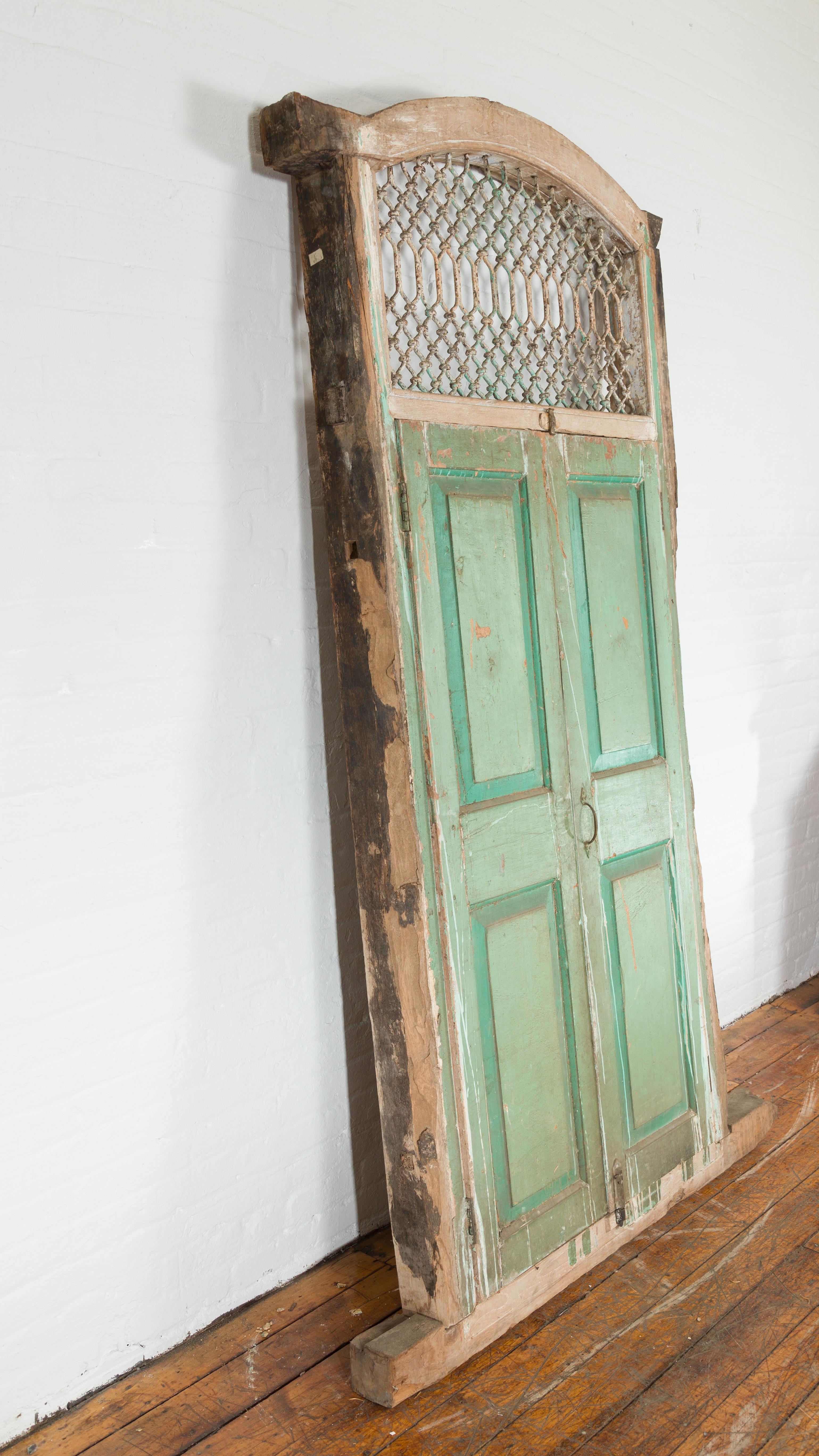 Indian 1900s Wood and Grate Window with Green Paint and Distressed Patina For Sale 2