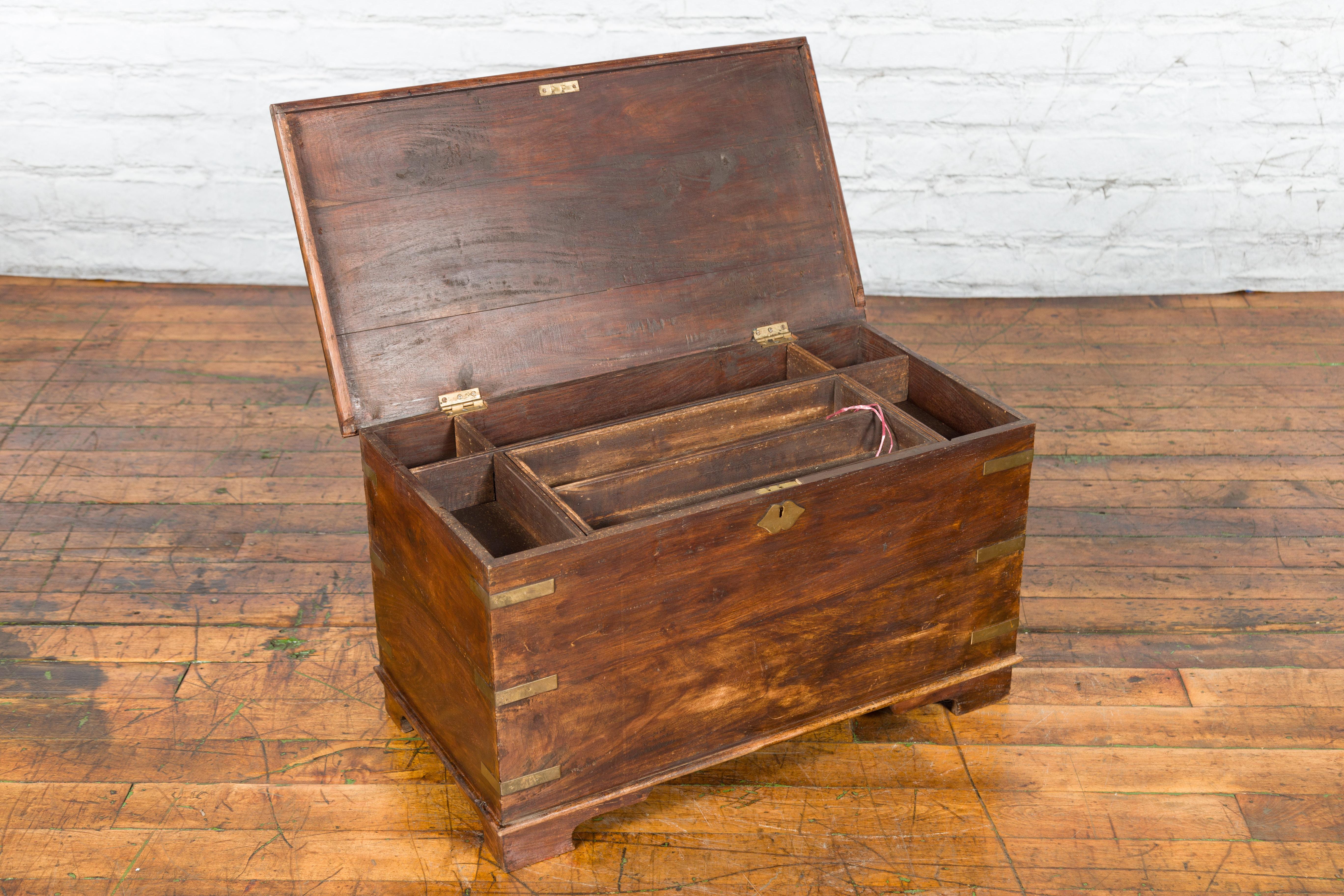 Indian 19th Century Wooden Trunk with Brass Inlay and Bracket Feet For Sale 5