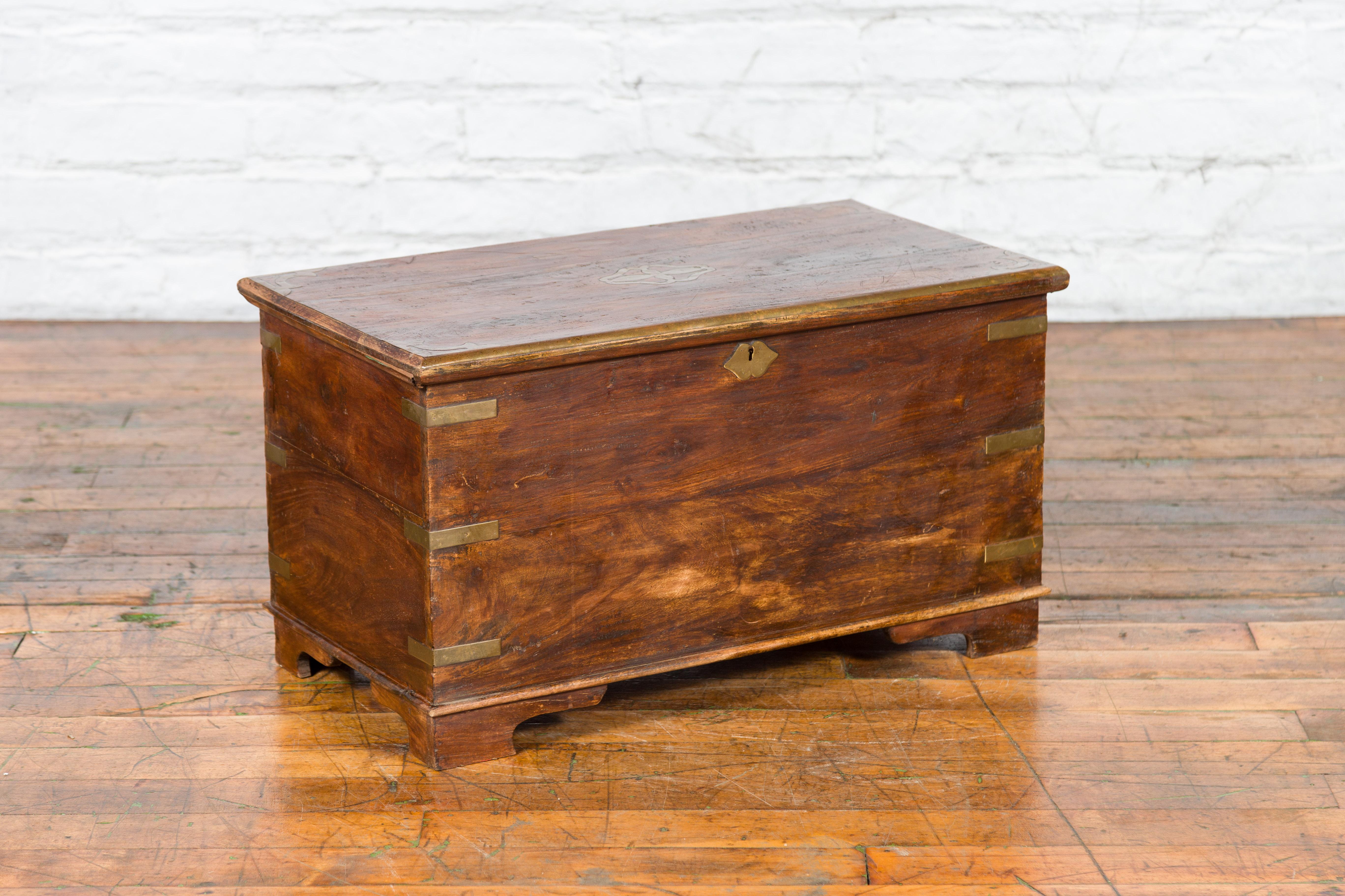 Indian 19th Century Wooden Trunk with Brass Inlay and Bracket Feet For Sale 8