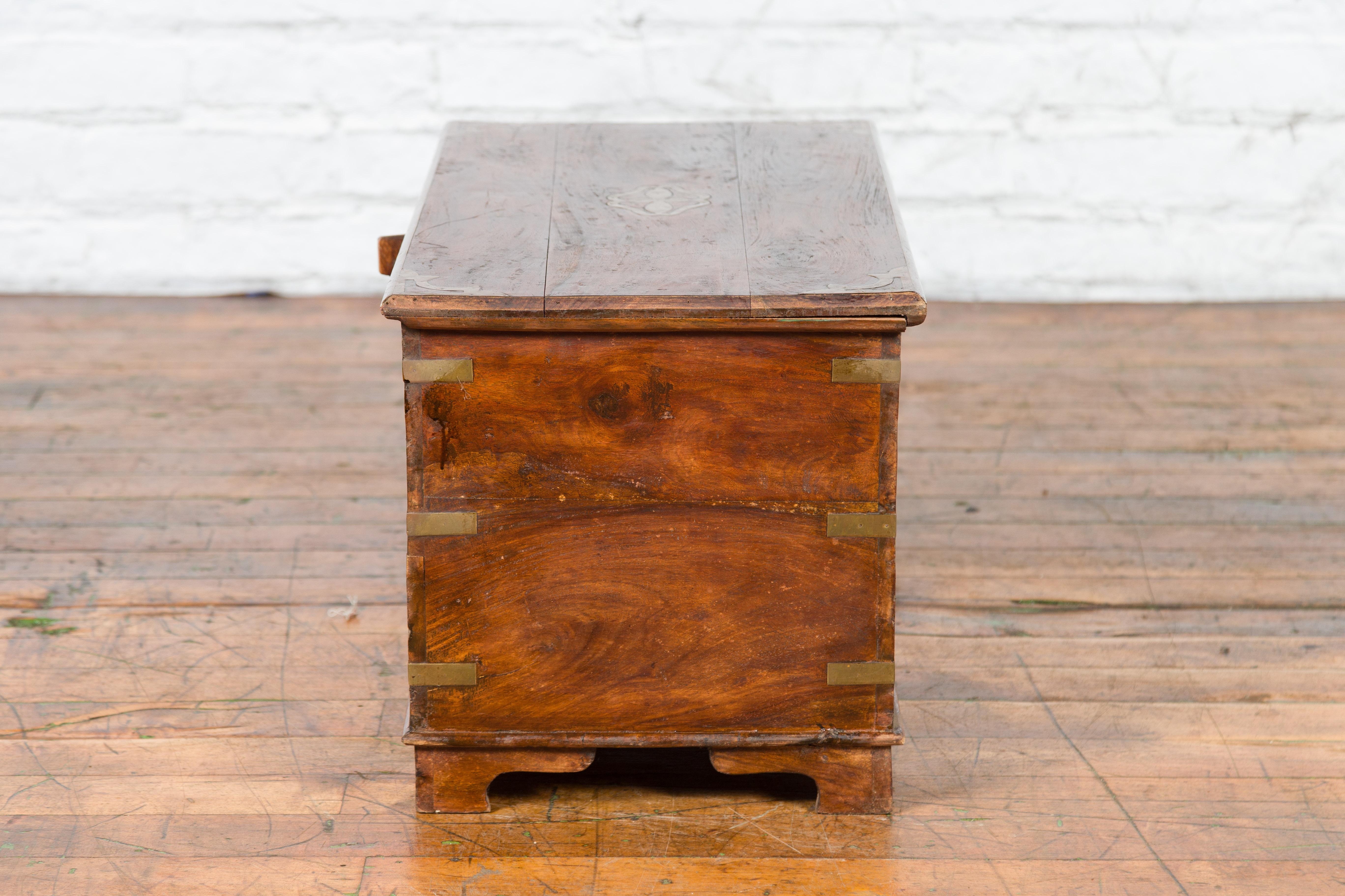 Indian 19th Century Wooden Trunk with Brass Inlay and Bracket Feet For Sale 9