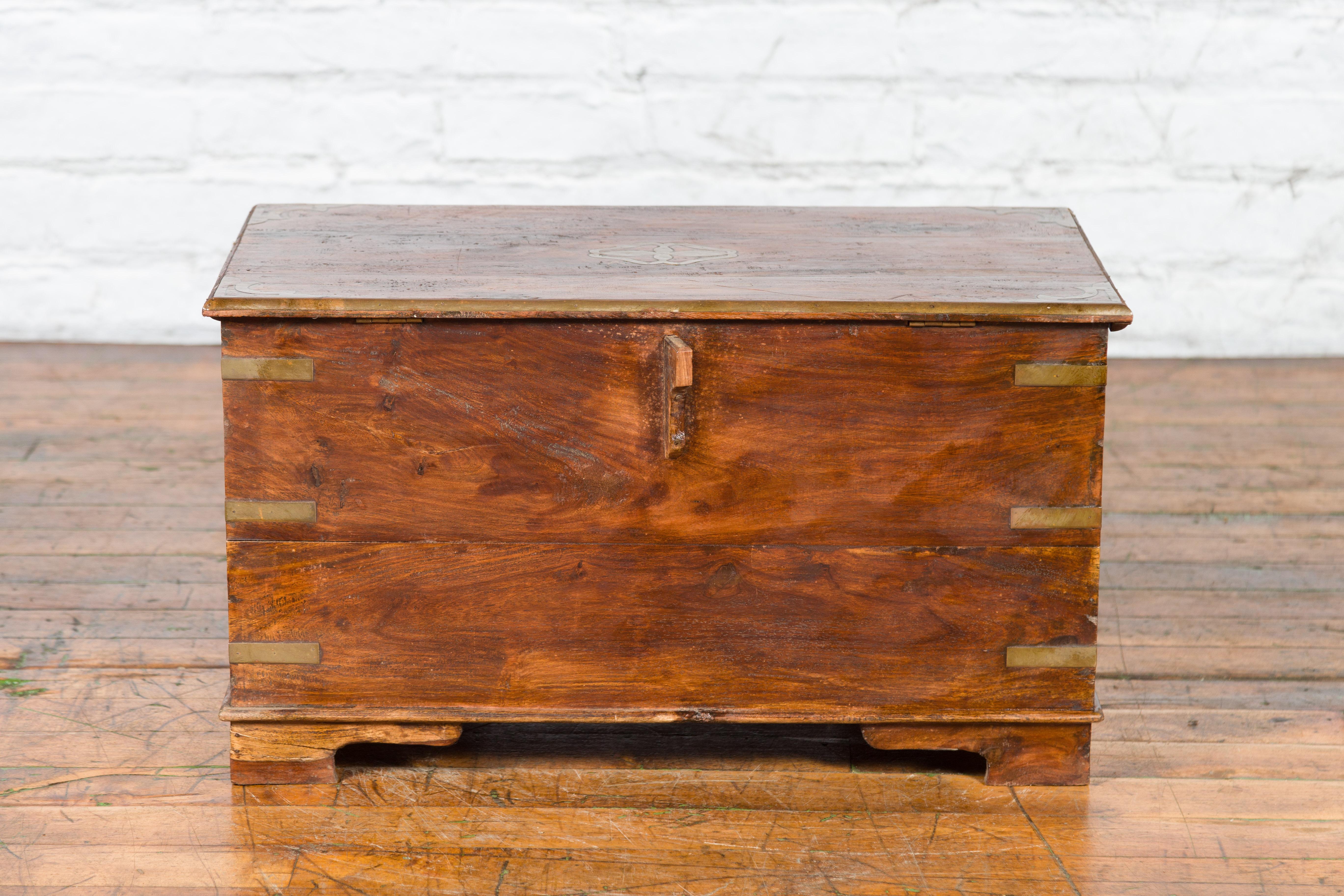 Indian 19th Century Wooden Trunk with Brass Inlay and Bracket Feet For Sale 10