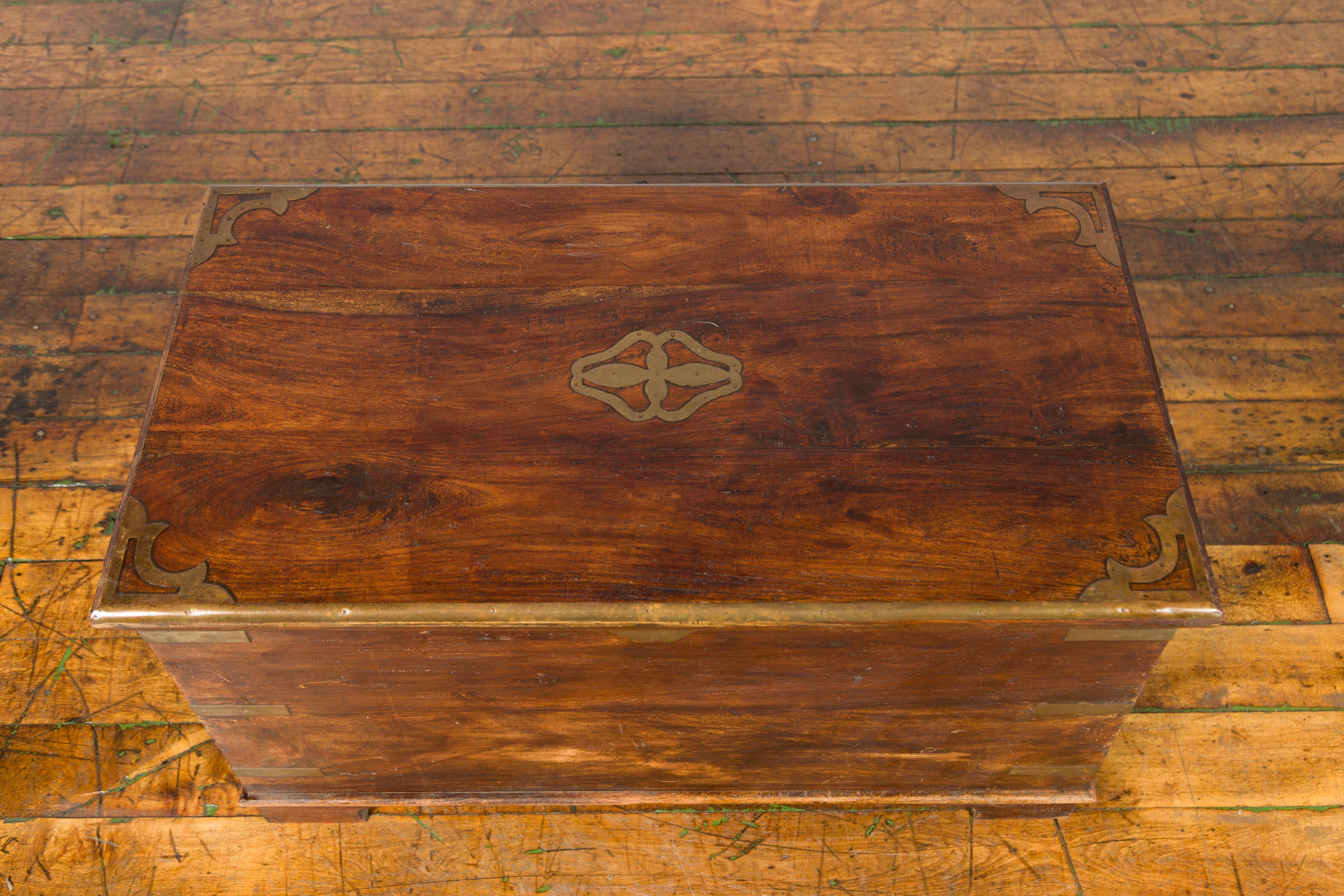 Indian 19th Century Wooden Trunk with Brass Inlay and Bracket Feet For Sale 3