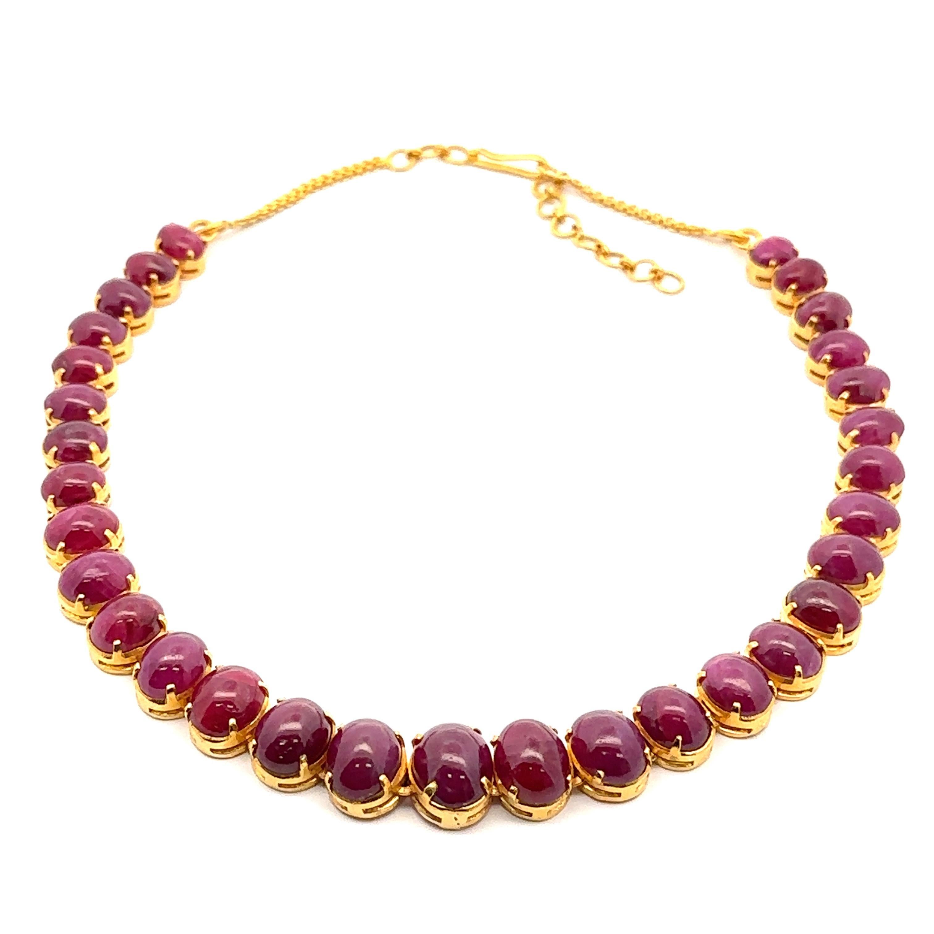 Collana indiana regolabile con cabochon di rubino graduato in oro giallo 22k In condizioni ottime in vendita a Montclair, NJ