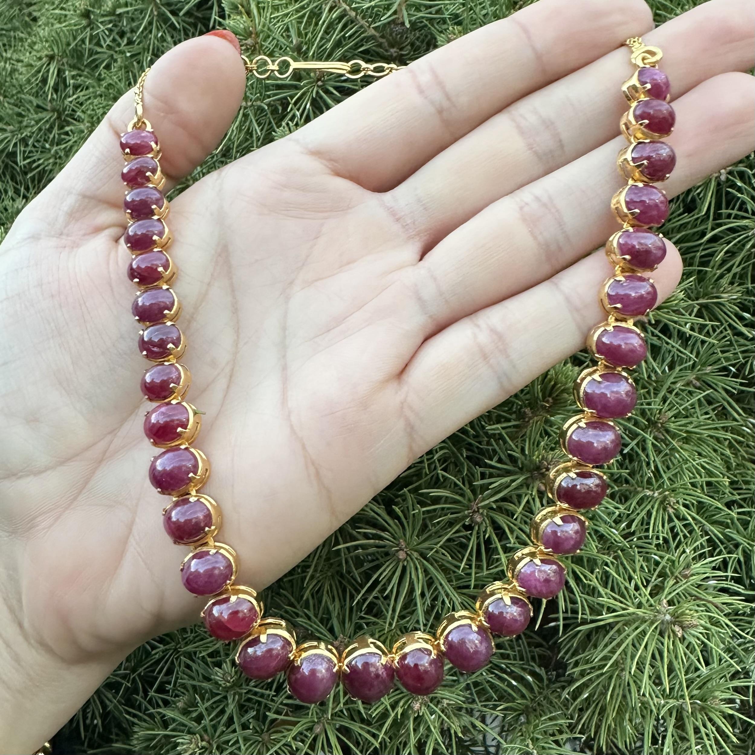 Collana indiana regolabile con cabochon di rubino graduato in oro giallo 22k in vendita 3