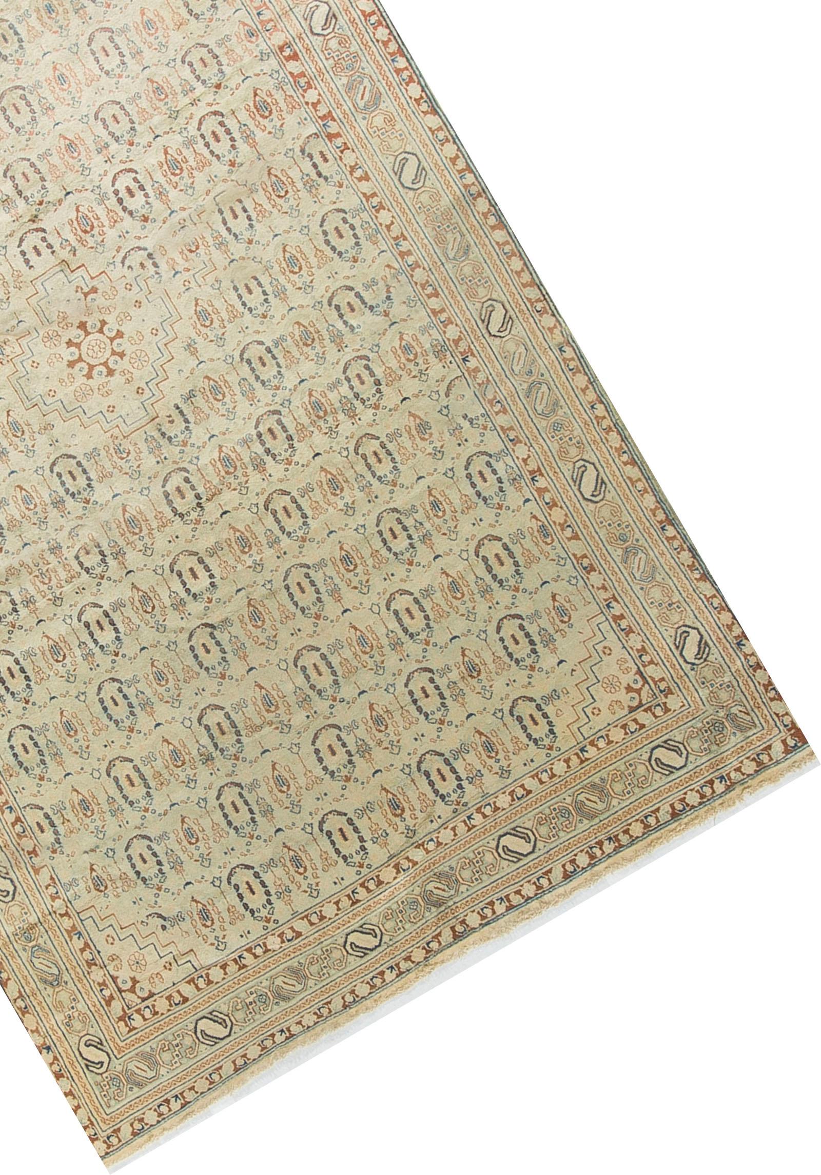 Indian Agra Rug Carpet Circa 1900 In Good Condition For Sale In Secaucus, NJ