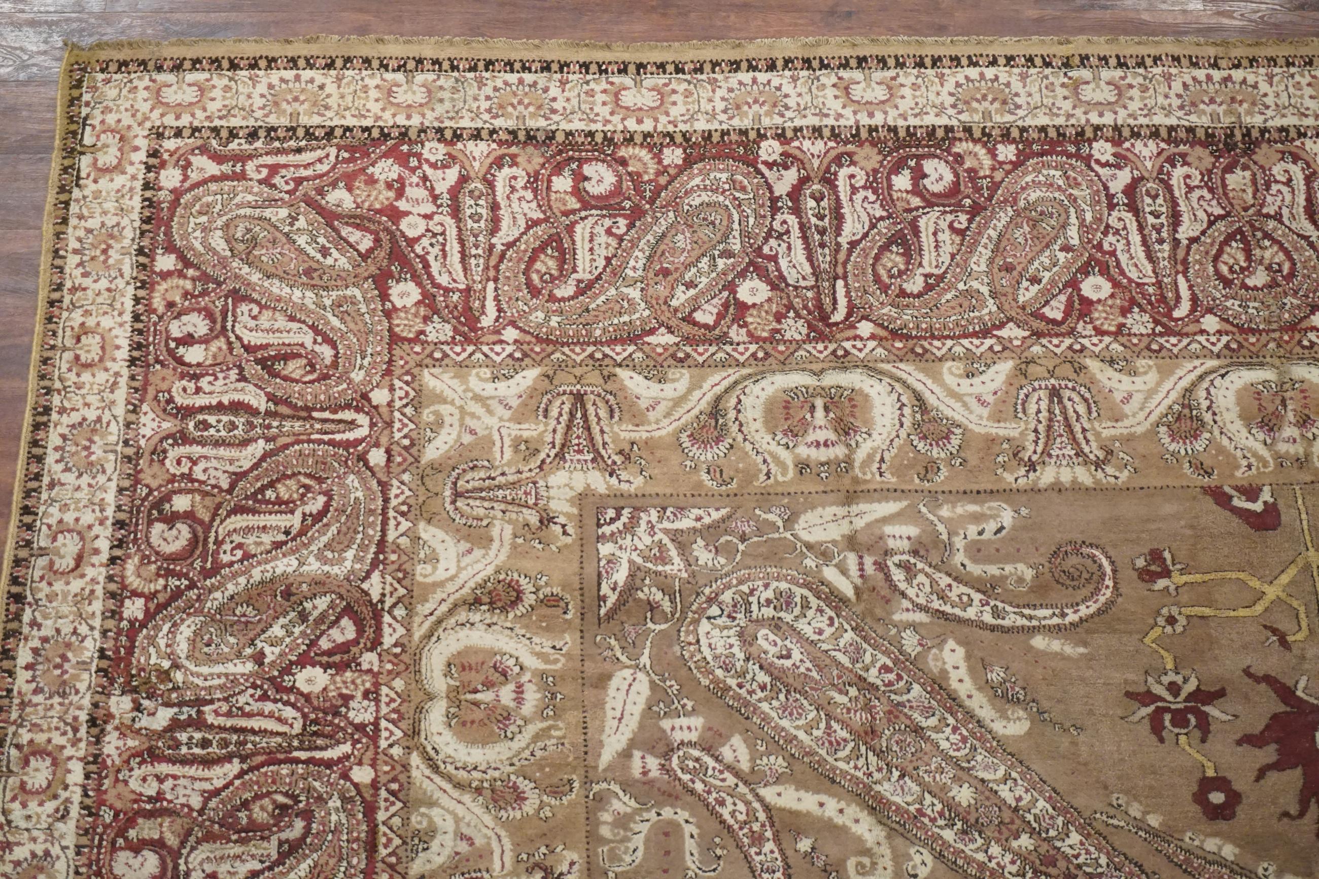 Indischer antiker Agra-Teppich, um 1890 im Angebot 1