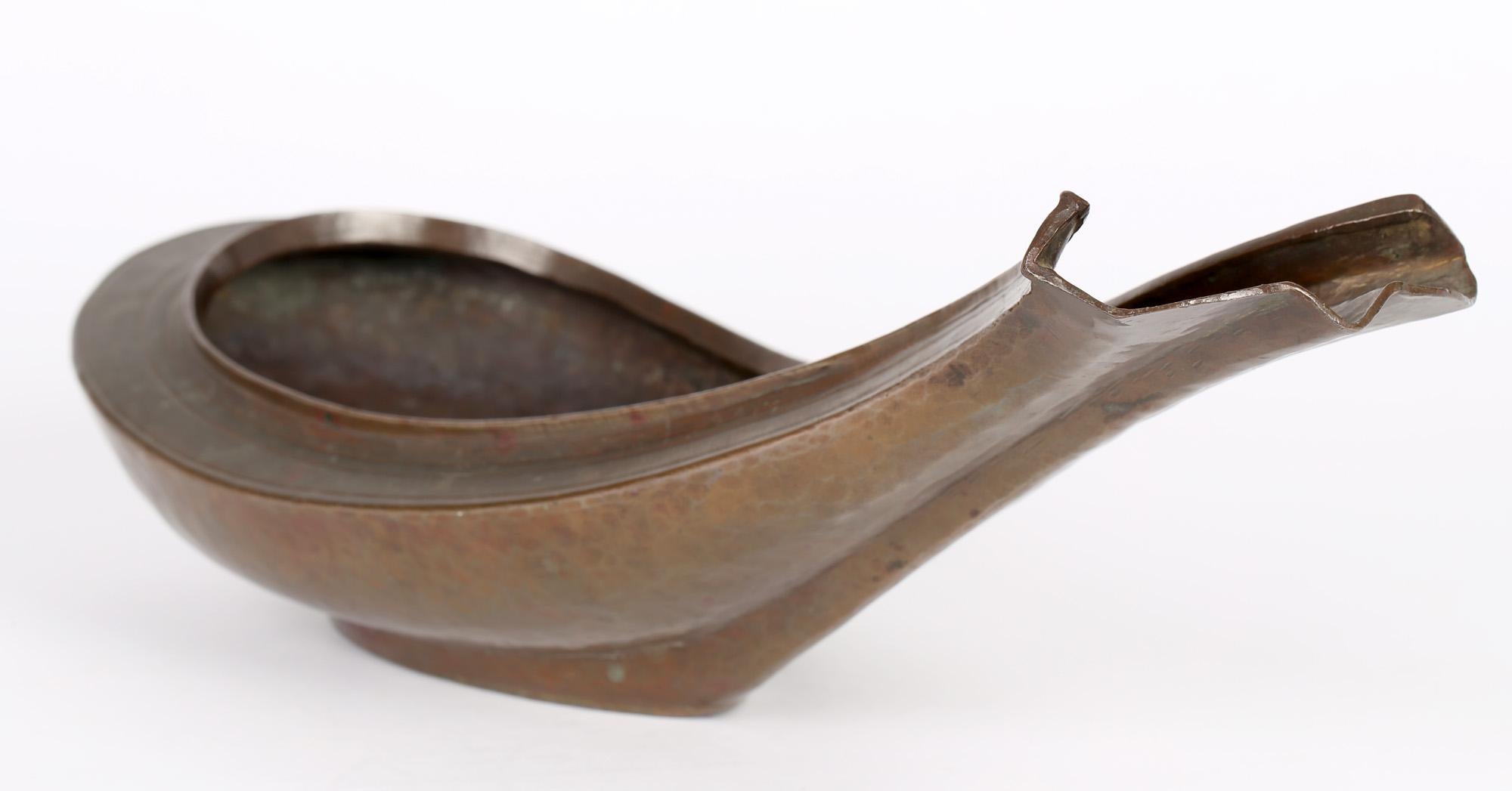 Yoni de Cobre Ceremonial Indio Antiguo de Gran Tamaño Hecho a Mano Martillado en venta