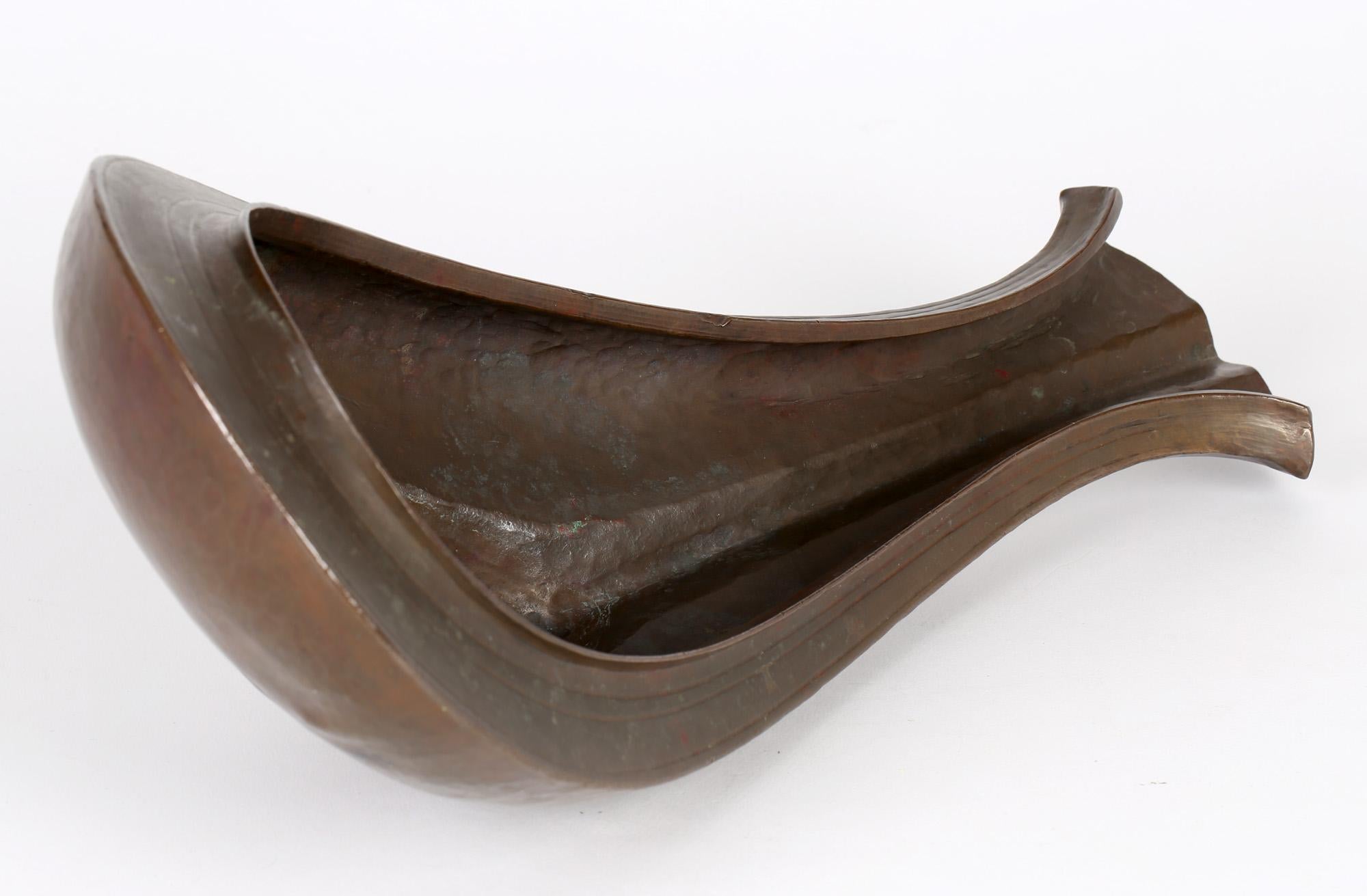Yoni de Cobre Ceremonial Indio Antiguo de Gran Tamaño Hecho a Mano siglo XIX en venta