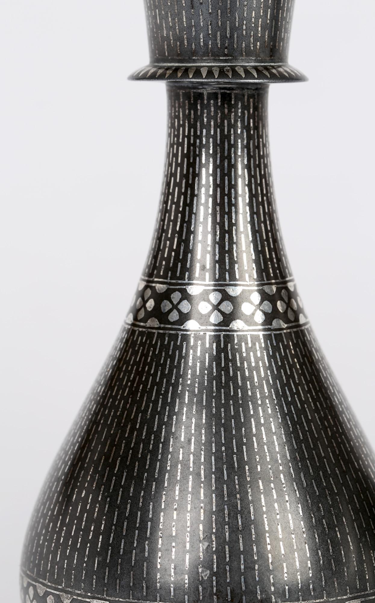 Paire de vases indiens anciens Bidri Ware en métal recouvert d'argent en vente 7