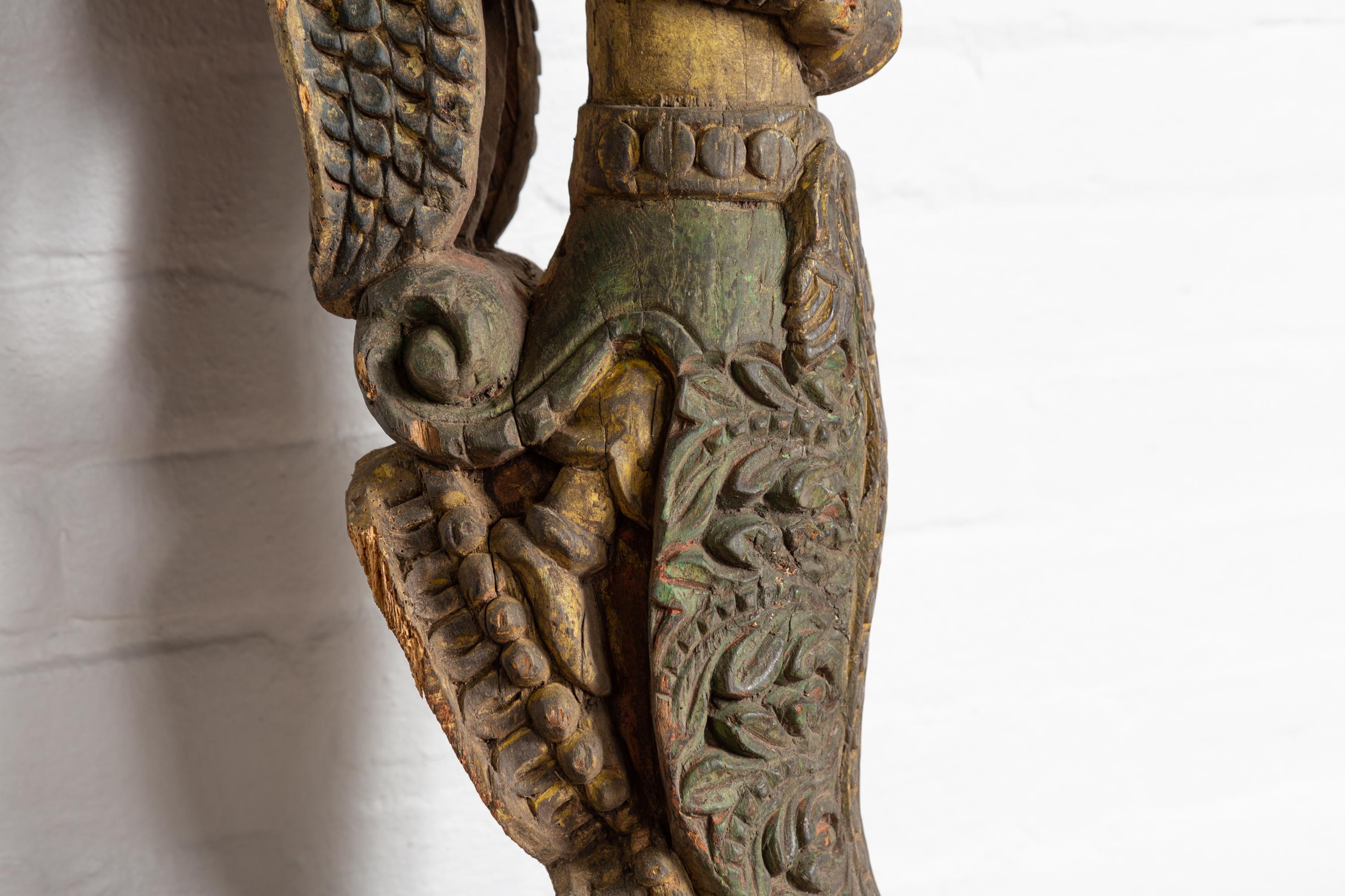 Statue indienne ancienne polychrome sculptée à la main représentant un musicien céleste en vente 5