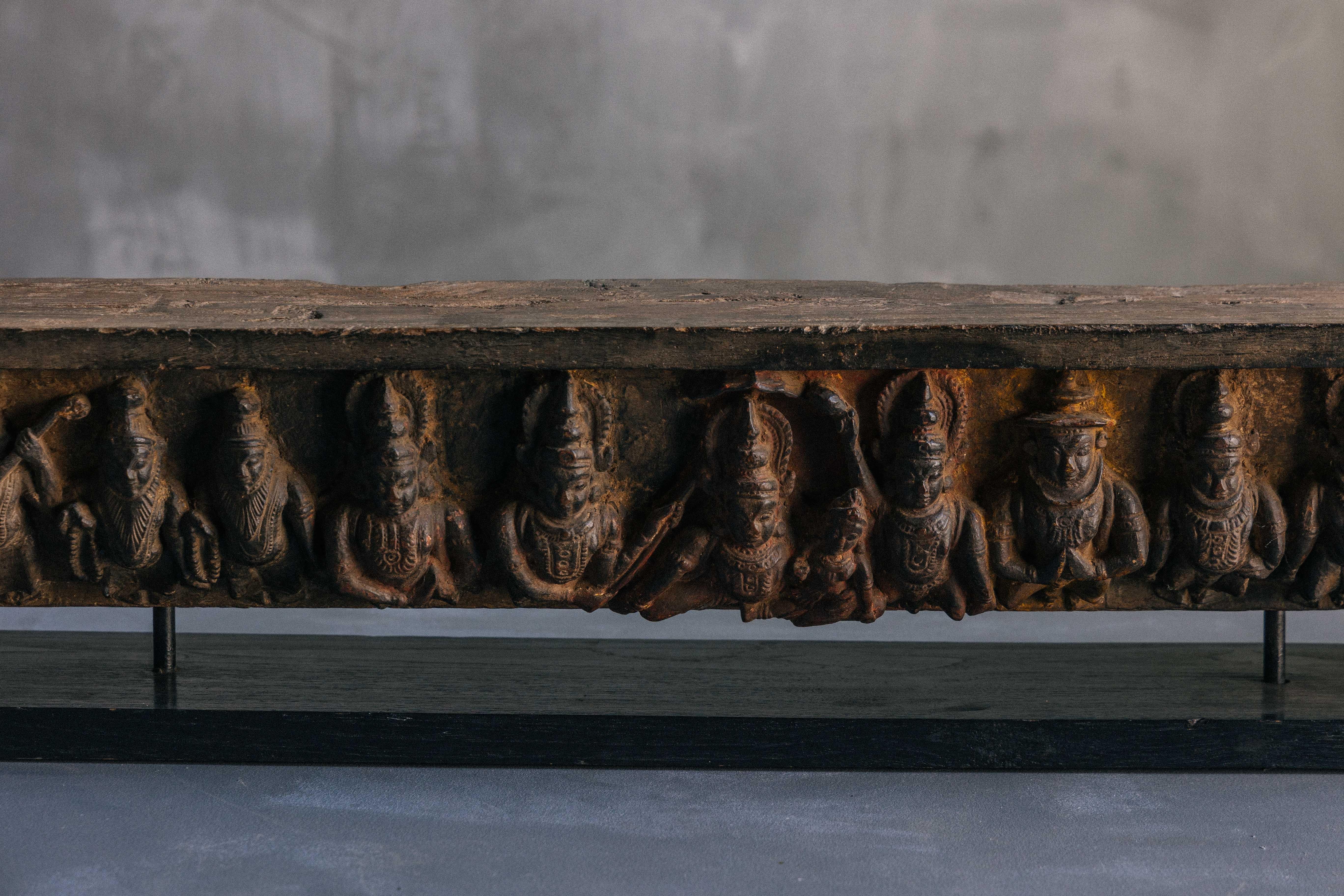 Indian Antique Relief Sculpture, 18th Century In Excellent Condition For Sale In Antwerp, BE