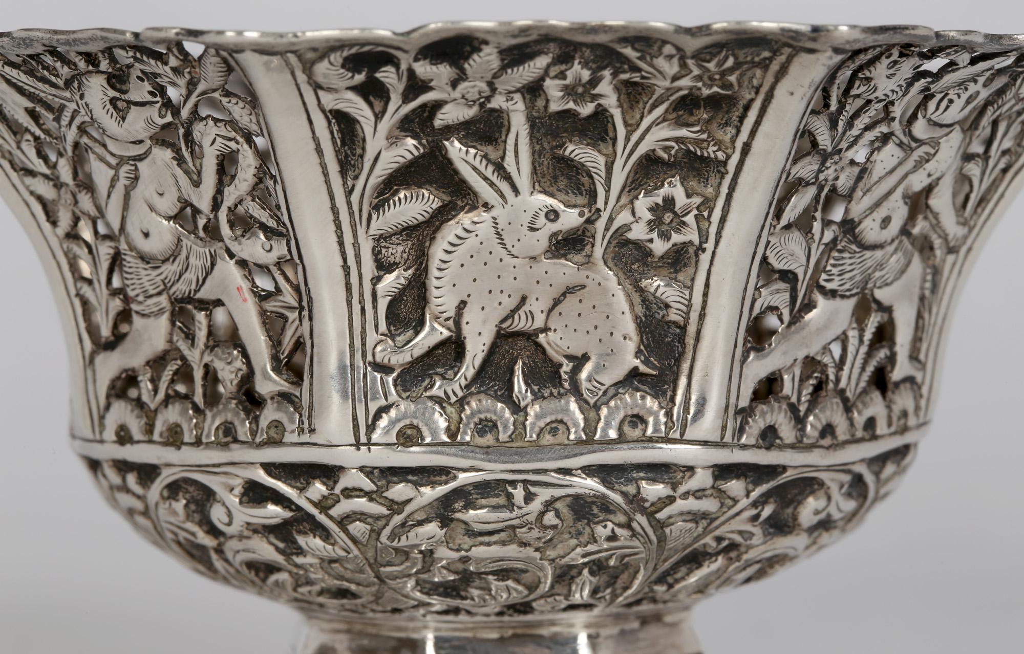 Cuenco de plata antigua india de diseño antropomorfo con animales en venta 8