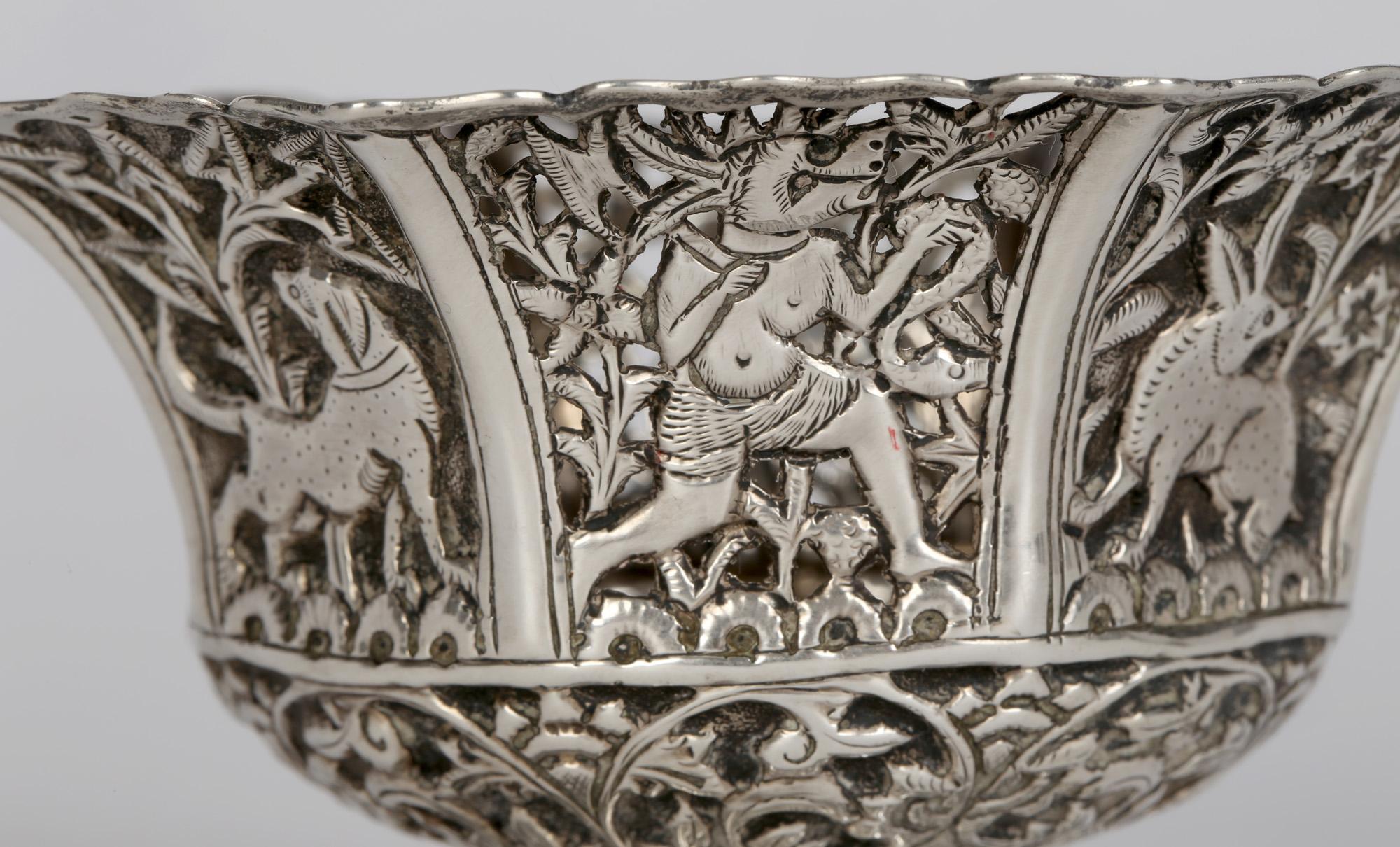 Indische antike Silberschale im anthropomorphen Design mit Tieren aus Indien im Angebot 13