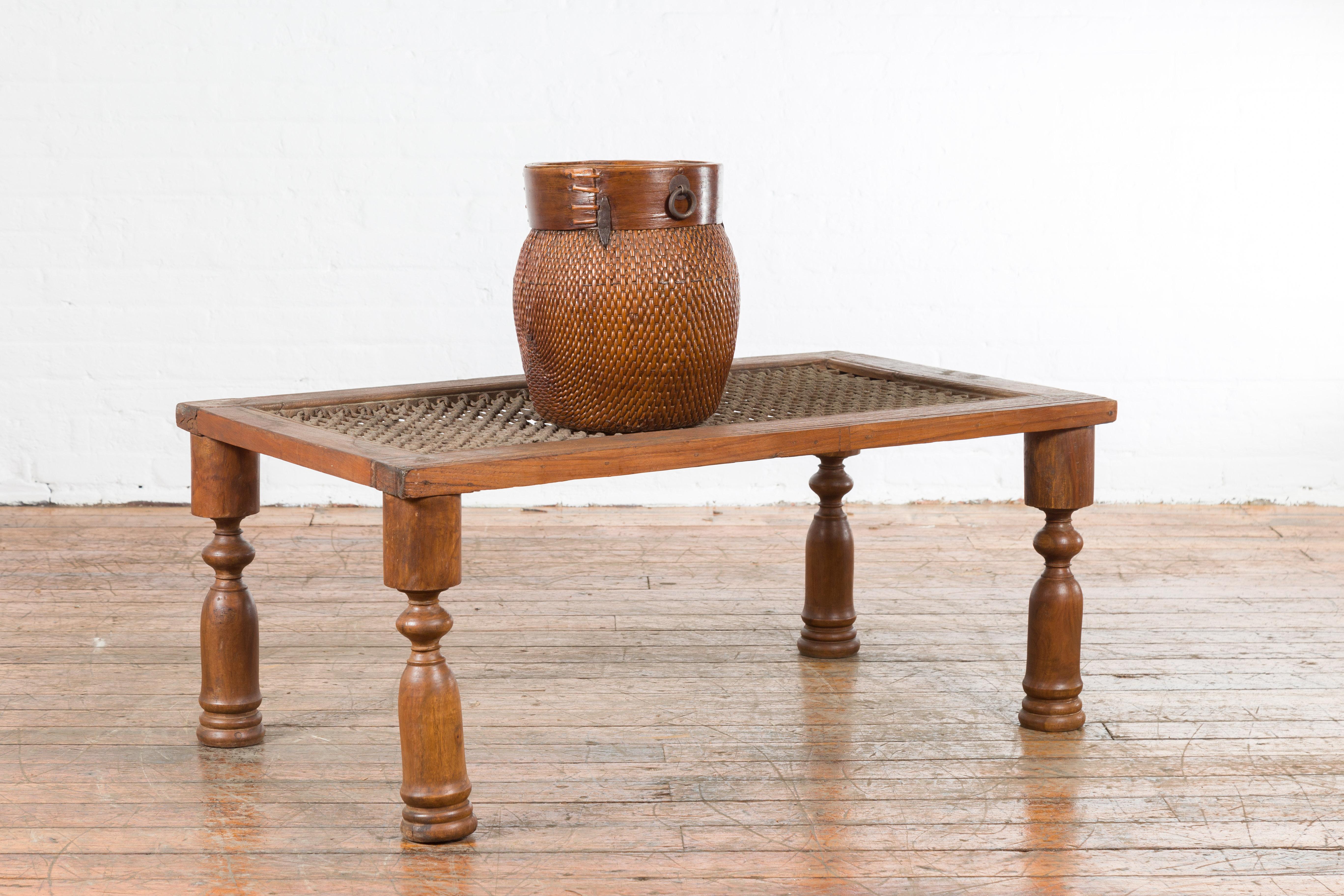 coffee table with spindle legs