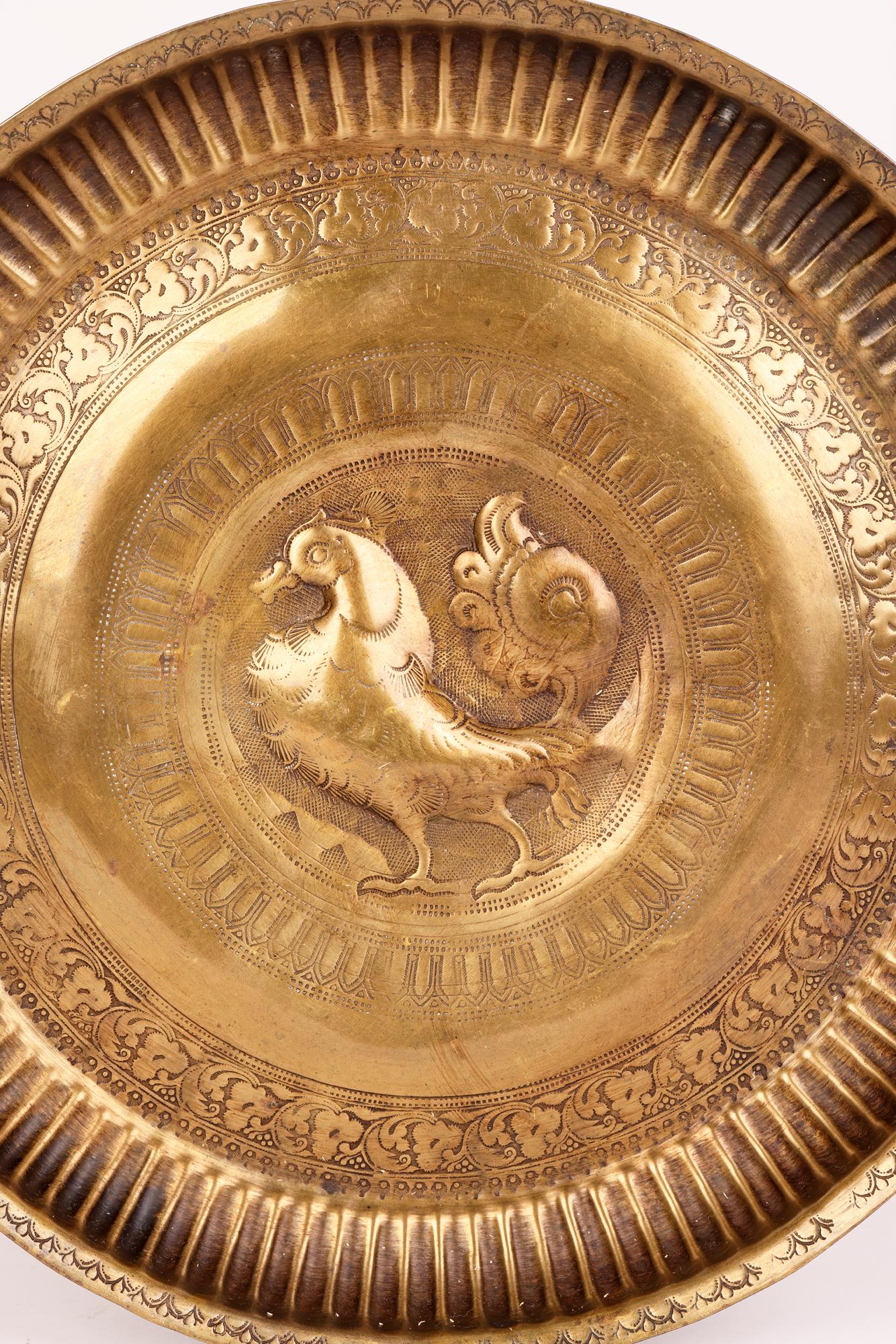 Indische asiatische antike Messing Almosenschale mit Hamsa Vogel Design (Anglo-indisch) im Angebot