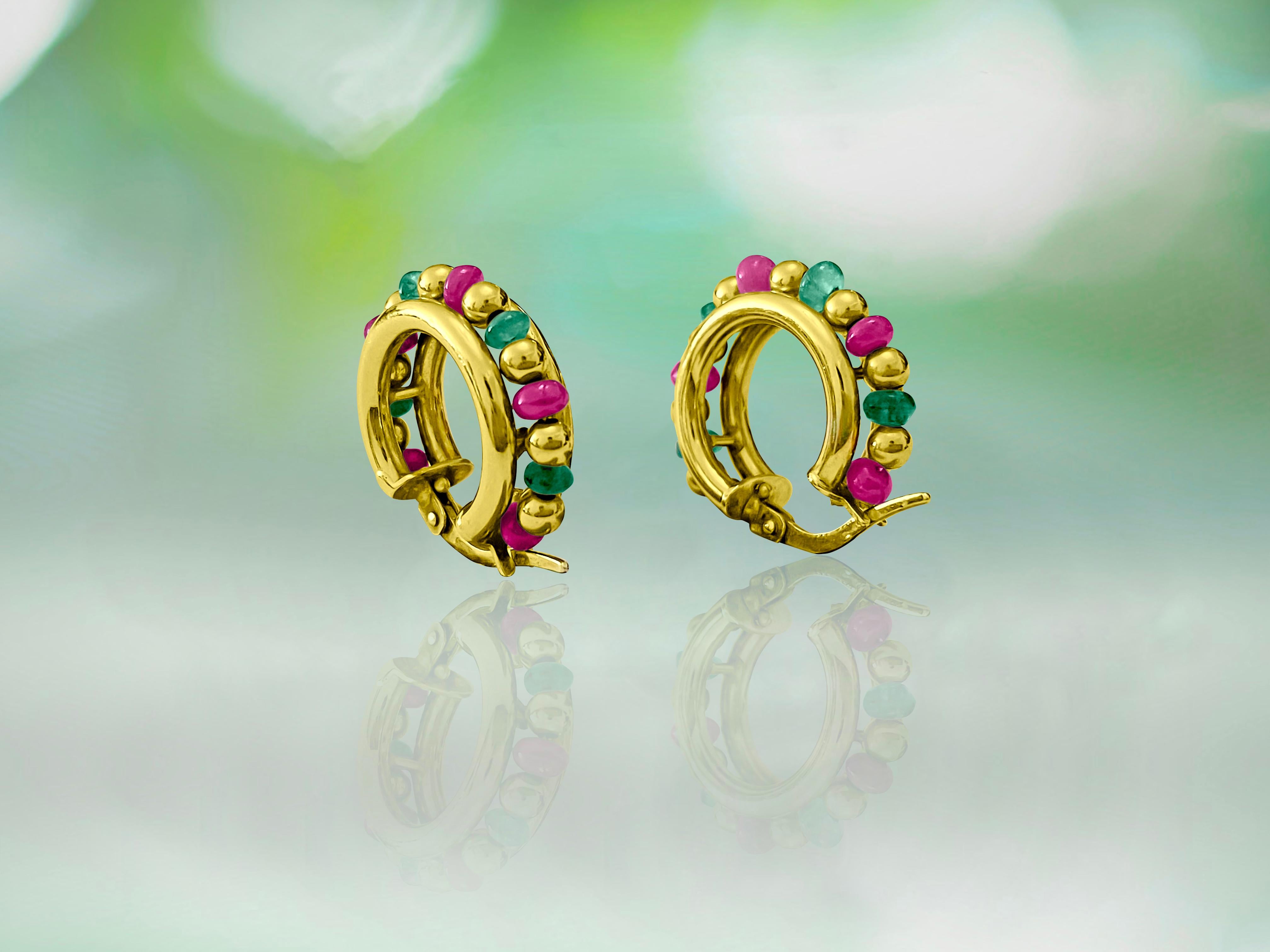 Indian Bead Ruby Emerald 18 Karat Yellow Gold Hoop Earrings In Excellent Condition For Sale In Miami, FL