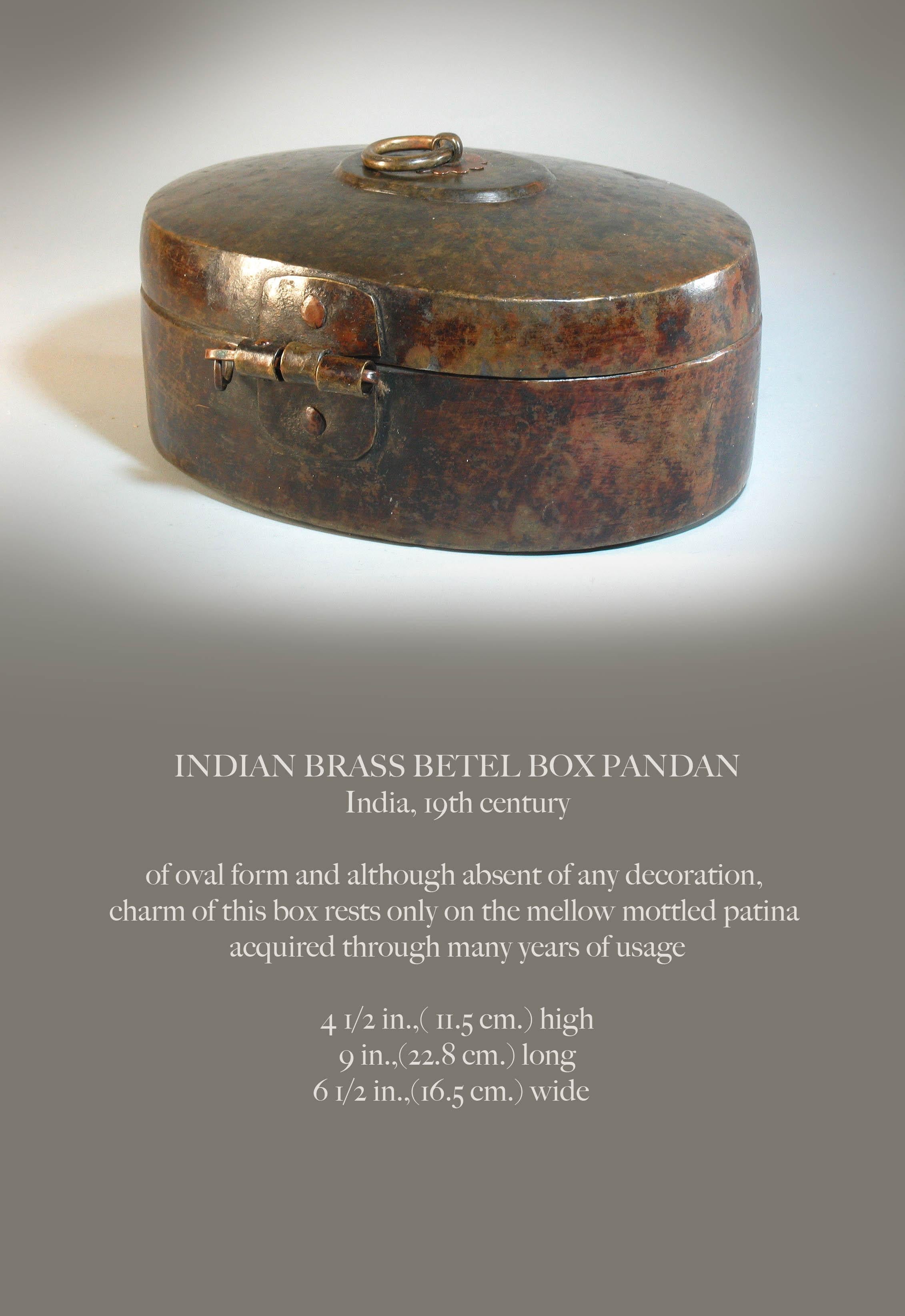Indian brass betel box pandan
India, 19th century.

Of oval form and although absent of any decoration, 
charm of this box rests only on the mellow mottled patina 
acquired through many years of usage.

Measures: 4 1/2 in.,( 11.5 cm.)