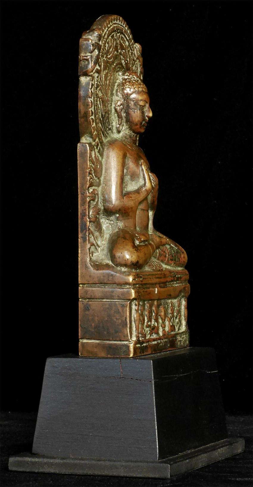 18th Century Indian Bronze Buddha in a Classic Form, 7605 For Sale