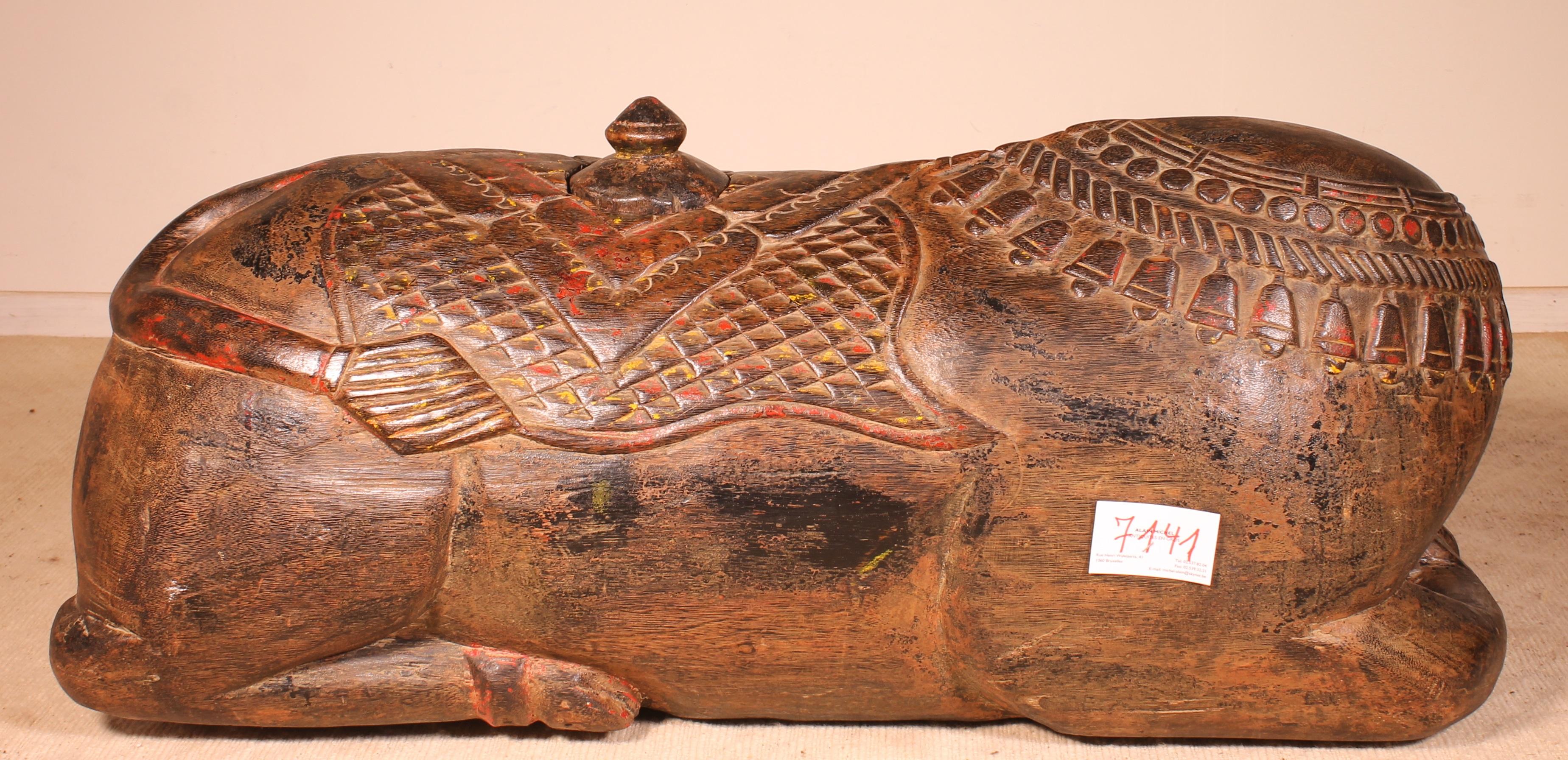 Indian Buffalo in Wood of the 19th Century For Sale 2