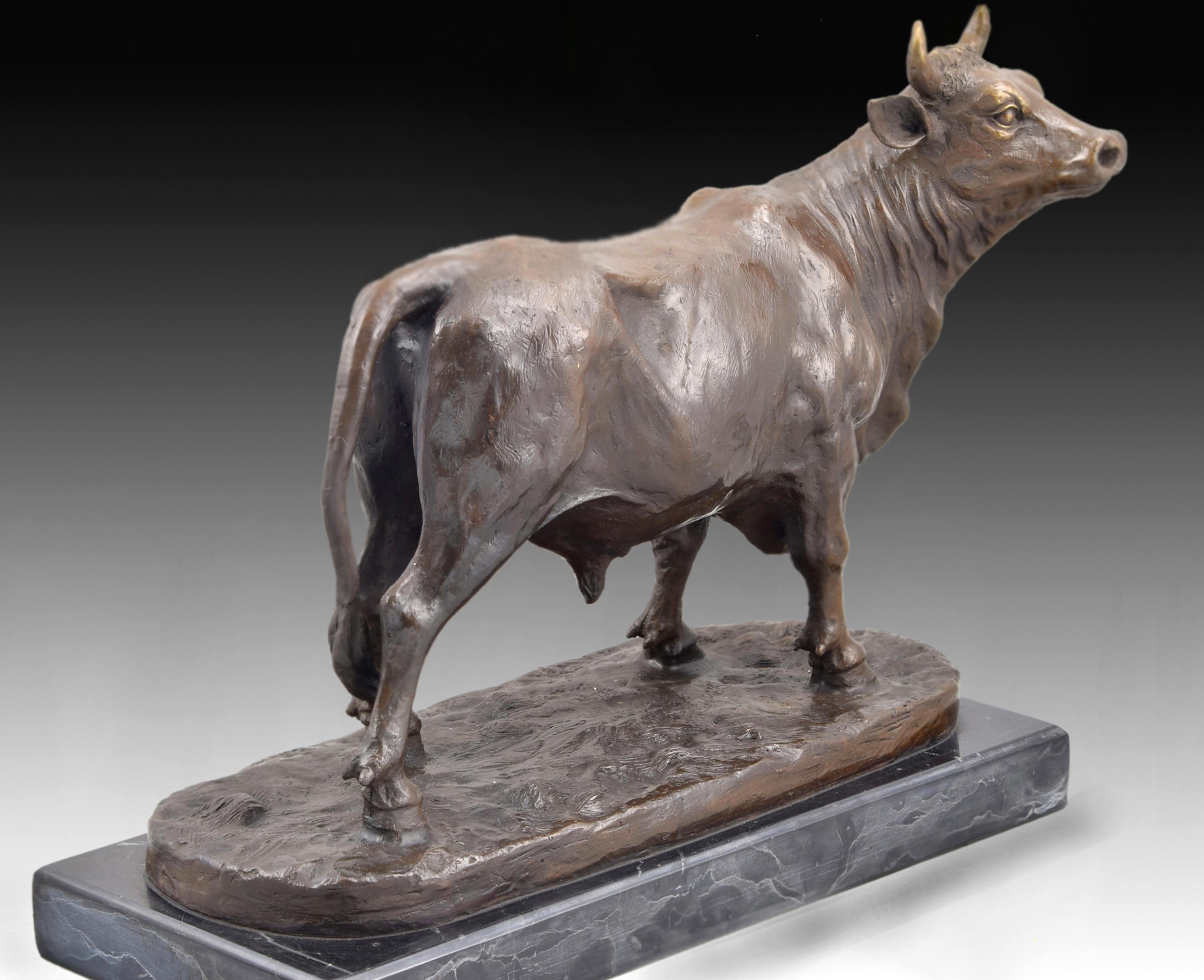 Lost wax casting. Base in marble.
On the oval base rises the figure of the animal, located facing forward. This type of small sculptures in bronze were already highly appreciated in the nineteenth century, especially in France. From that moment,