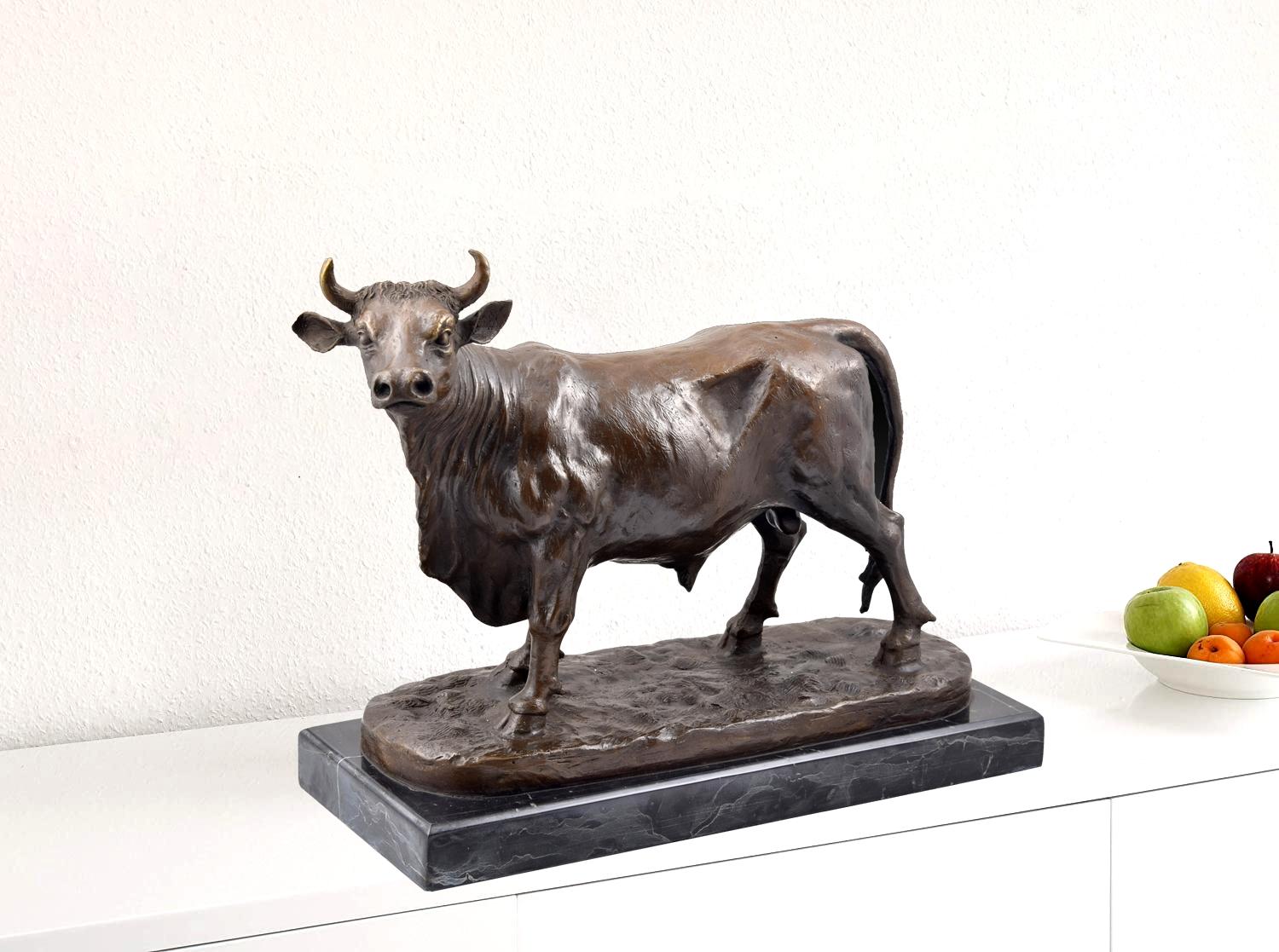 Indian Bull. Bronze, Marbre. en vente 1