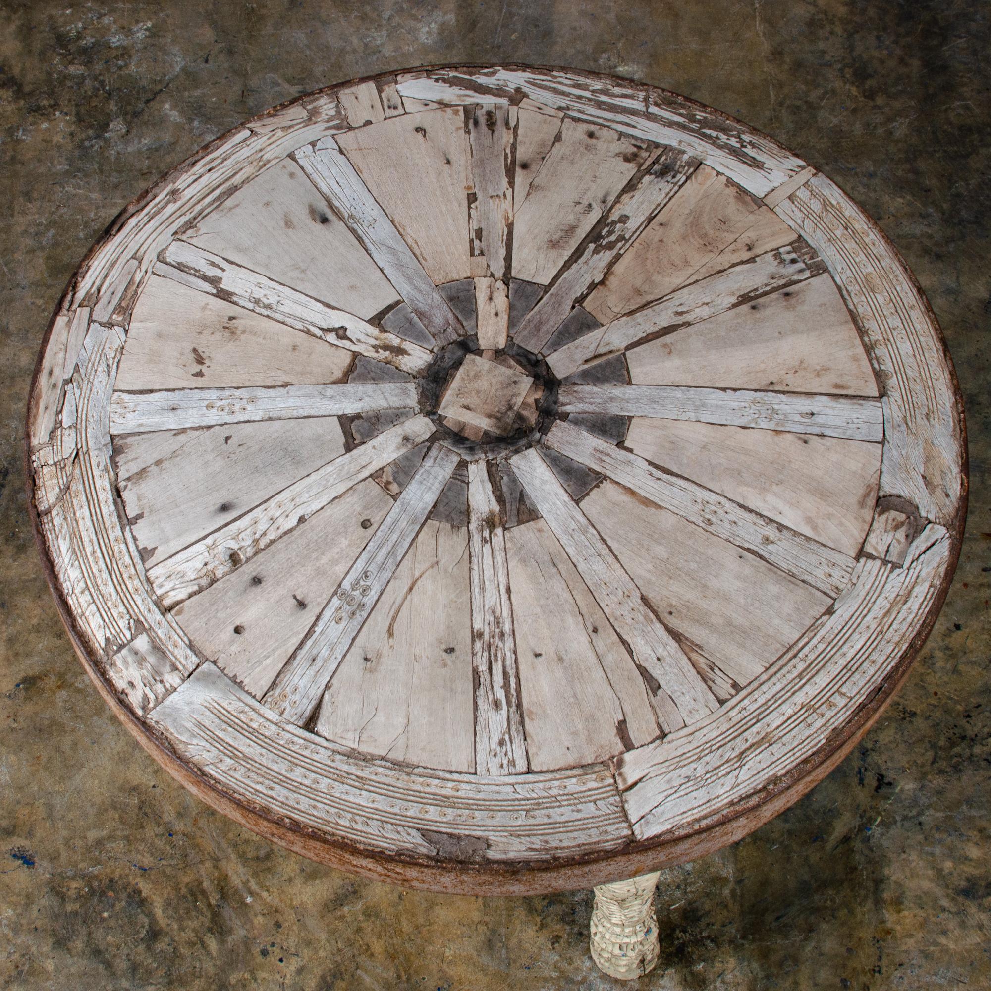 table roue de charrette