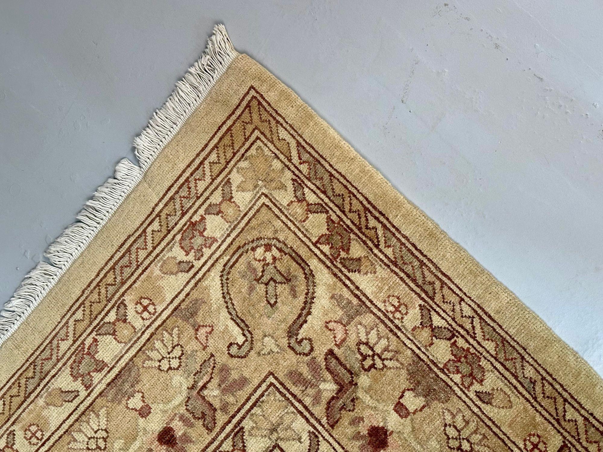 Tappeto indiano, design Tabriz, tappeto di lana annodato, inizio XXI secolo in vendita 5