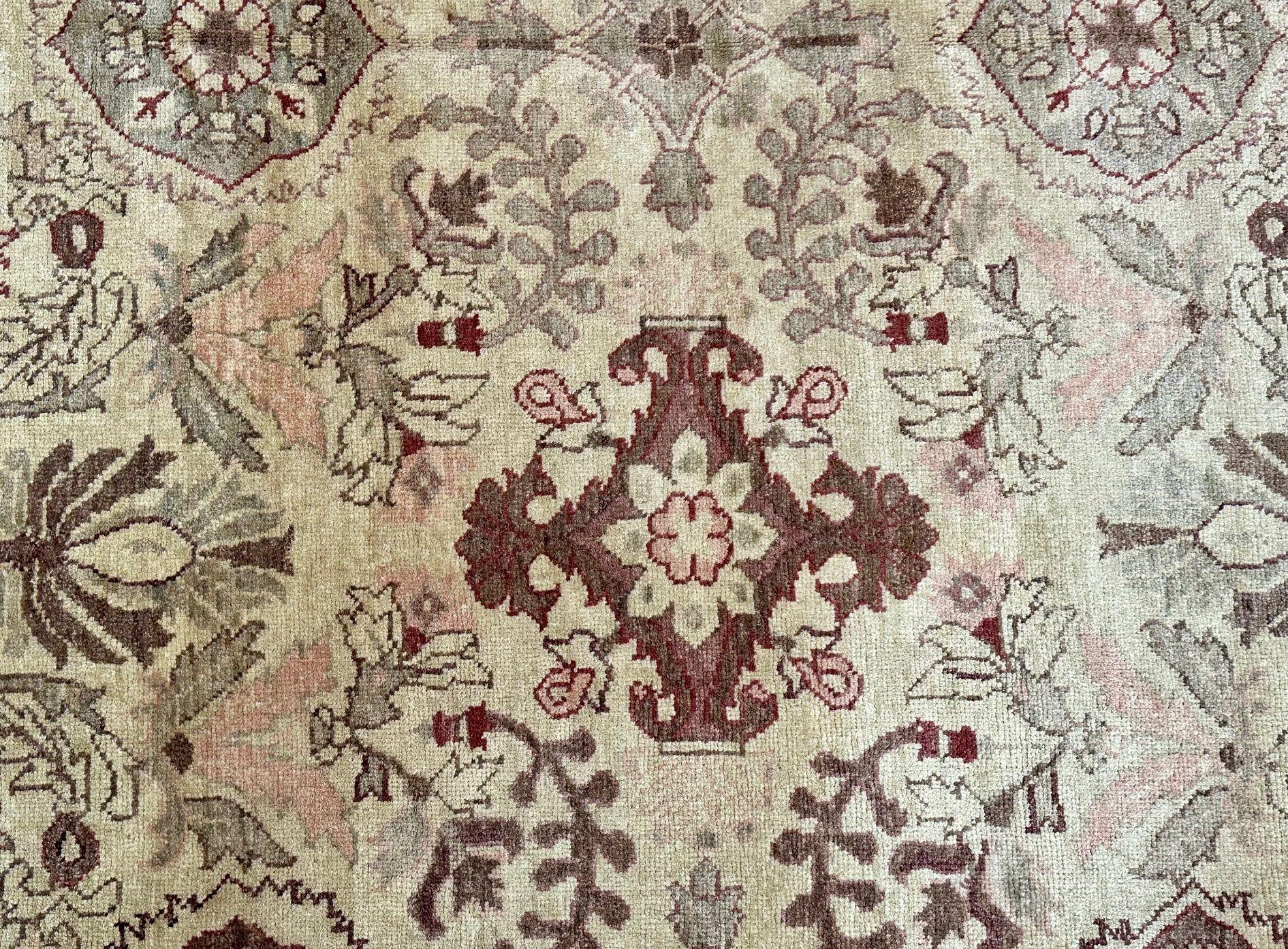 Tappeto indiano, design Tabriz, tappeto di lana annodato, inizio XXI secolo in vendita 6